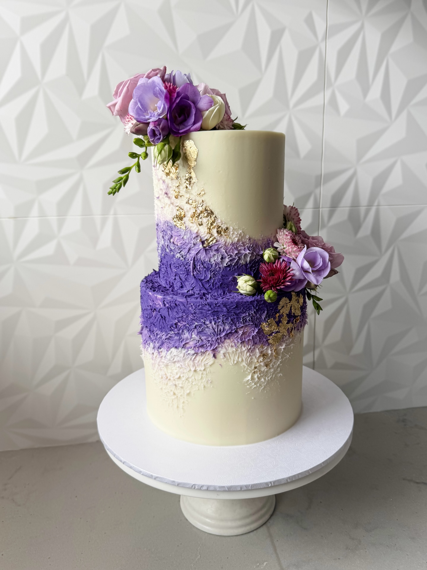 Absolutely loved creating this colourful wedding cake ๐
#weddingcake #weddingcakenz #manawatu #palmerstonnorth #cakestagram