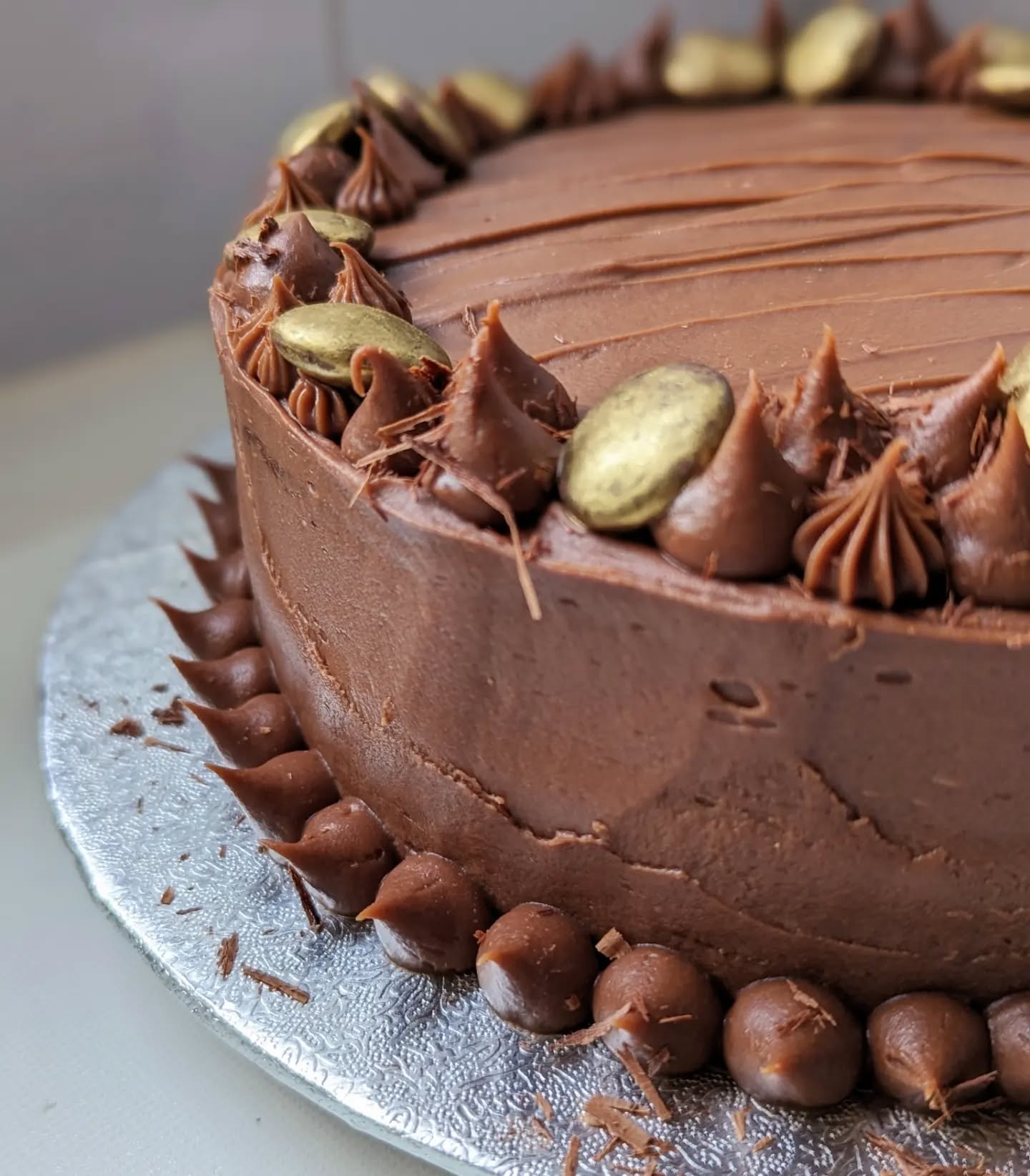 When the brief is simply 'chocolate', trust me to provide the goods ๐ #gluttony
#chocolatefudgecake #birthdaycake #prismbakescakes