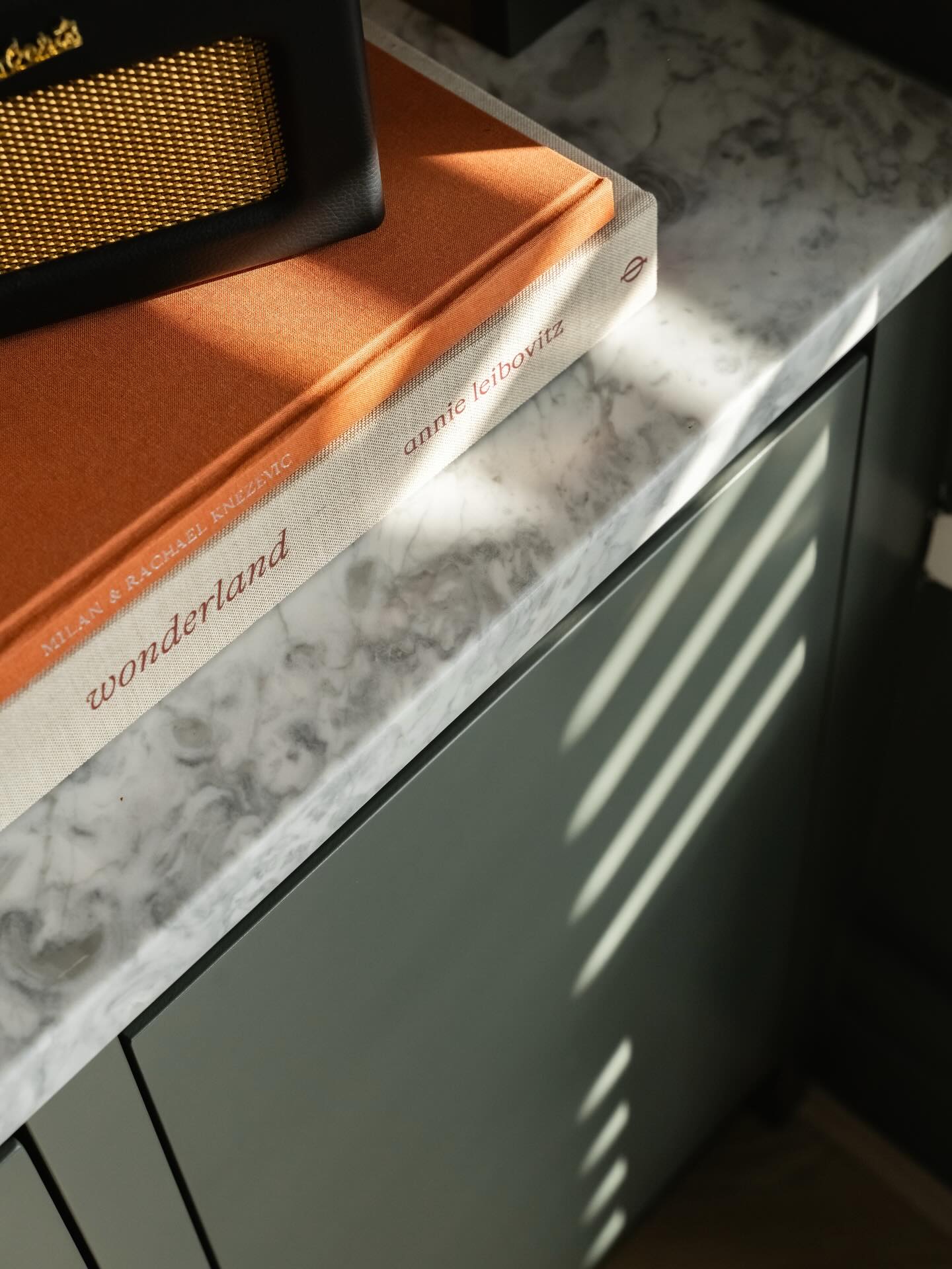 Oak and painted alcove units with marble worktops.
Handleless doors and back lit shelves for a clean, modern look.