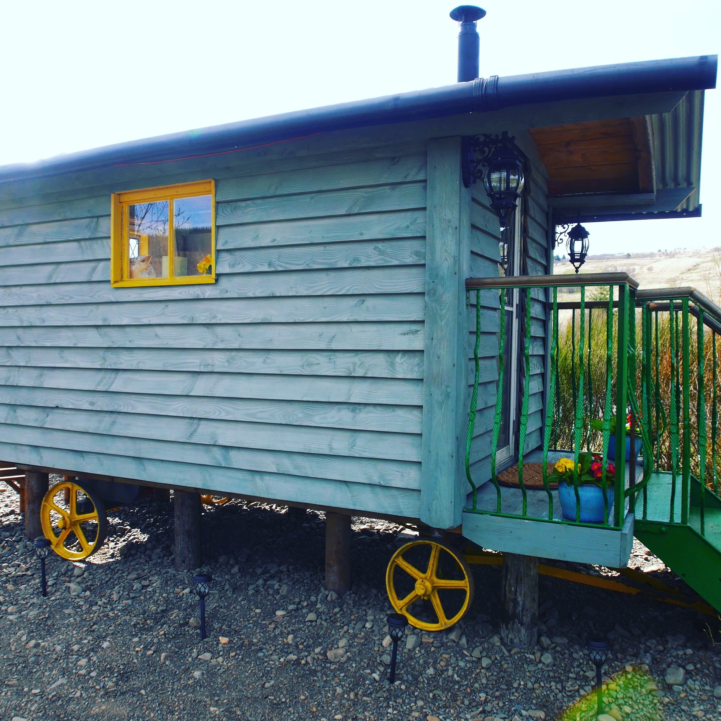 Our shepherds hut looks stunning in the spring sunshine!
We can't wait to begin taking bookings this summer...
Stay tuned!