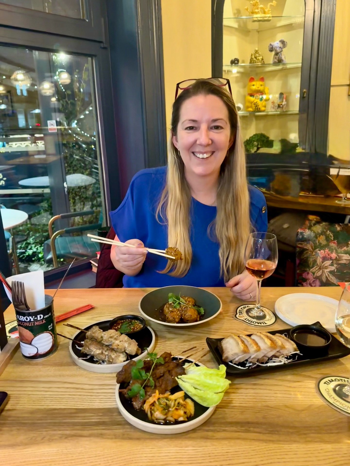 ad 🛺 Tap & Tuk Tuk is bringing something a little different to the local food scene. Think traditional pub vibes, but with a menu full of modern Asian dishes.
It’s the kind of place you can pop into for a pint and a few small plates… or settle in for a full on feast.
We kicked things off with a mix of small plates (highly recommend doing this so you can try a bit of everything!). The beef and pork skewers were packed with flavour, and the pork belly was tender with the crispiest crackling.
For mains, we went for a green curry and chicken in black bean sauce, both proper comfort dishes with plenty of flavour and generous portions.
What I really like is how they’ve blended the two concepts. You’ve still got those familiar pub classics on the menu too like pie, steak and fish and chips but with a bit of a twist if you fancy something different. They even recommend beer pairings!
@tapandtuktuk is perfect for:
🍻 Casual drinks with friends
🥢 Sharing plates and trying new flavours
🍛 A relaxed midweek dinner
Have you been yet, or is this going on your list? 👇
#harrogate #harrogaterestaurants #harrogatefood #modernasianfood #harrogatepubs