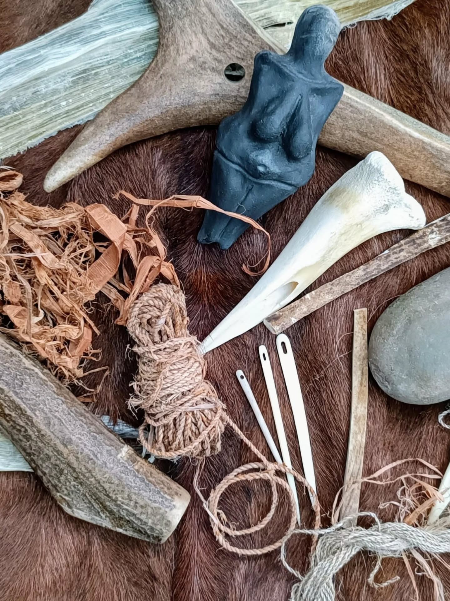 𝗪𝗮𝗻𝘁 𝘁𝗼 𝘀𝗲𝗲 𝘄𝗵𝗮𝘁'𝘀 𝗰𝗼𝗺𝗶𝗻𝗴 𝘂𝗽?
If you’ve been thinking about picking up some new skills or are just curious to see what my workshops in the US and Europe are all about, you can 𝗵𝗲𝗮𝗱 𝗼𝘃𝗲𝗿 𝘁𝗼 𝗺𝘆 𝘄𝗲𝗯𝘀𝗶𝘁𝗲 𝘁𝗼 𝘀𝗲𝗲 𝘄𝗵𝗮𝘁'𝘀 𝗰𝗼𝗺𝗶𝗻𝗴 𝘂𝗽.
It’s the best place to get a feel for these hands-on experiences, and see what practical life skills you can pick up! And of course, check out availability 😁
🌿 While you’re there, definitely take a look at the online courses offered by Sally Pointer - Heritage Education! She’s currently offering 2 courses. The first is all about nettles, which are just starting to leaf out and send their amazing fibre filled stalks upwards! Which makes this a great time to learn what to do with them.
Unlike many modern crafts that use commercially produced resources, which can be purchased any time, many wild crafts have seasons. This seasonality is as important today as it was for people in the past, whose lives revolved around seasonal availability of resources. 😁
The second course is a walk through prehistoric textiles from the Stone Age to the Iron Age. This course is full of amazing information and projects! And, this one is perfect for anytime of year.
Link is in my bio. 🙂
#bushcraft #primitiveskills #TraditionalSkills #ancienttextiles #nettles