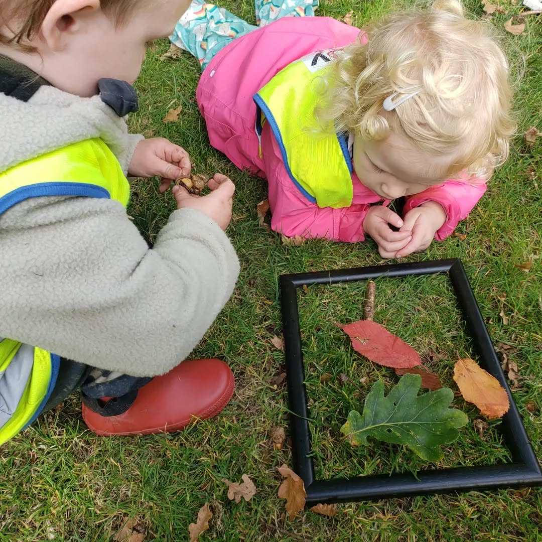Transient Art in the September sunshine.
#happykids #altrincham #theperfectplacetobe
#autumn #forestschool