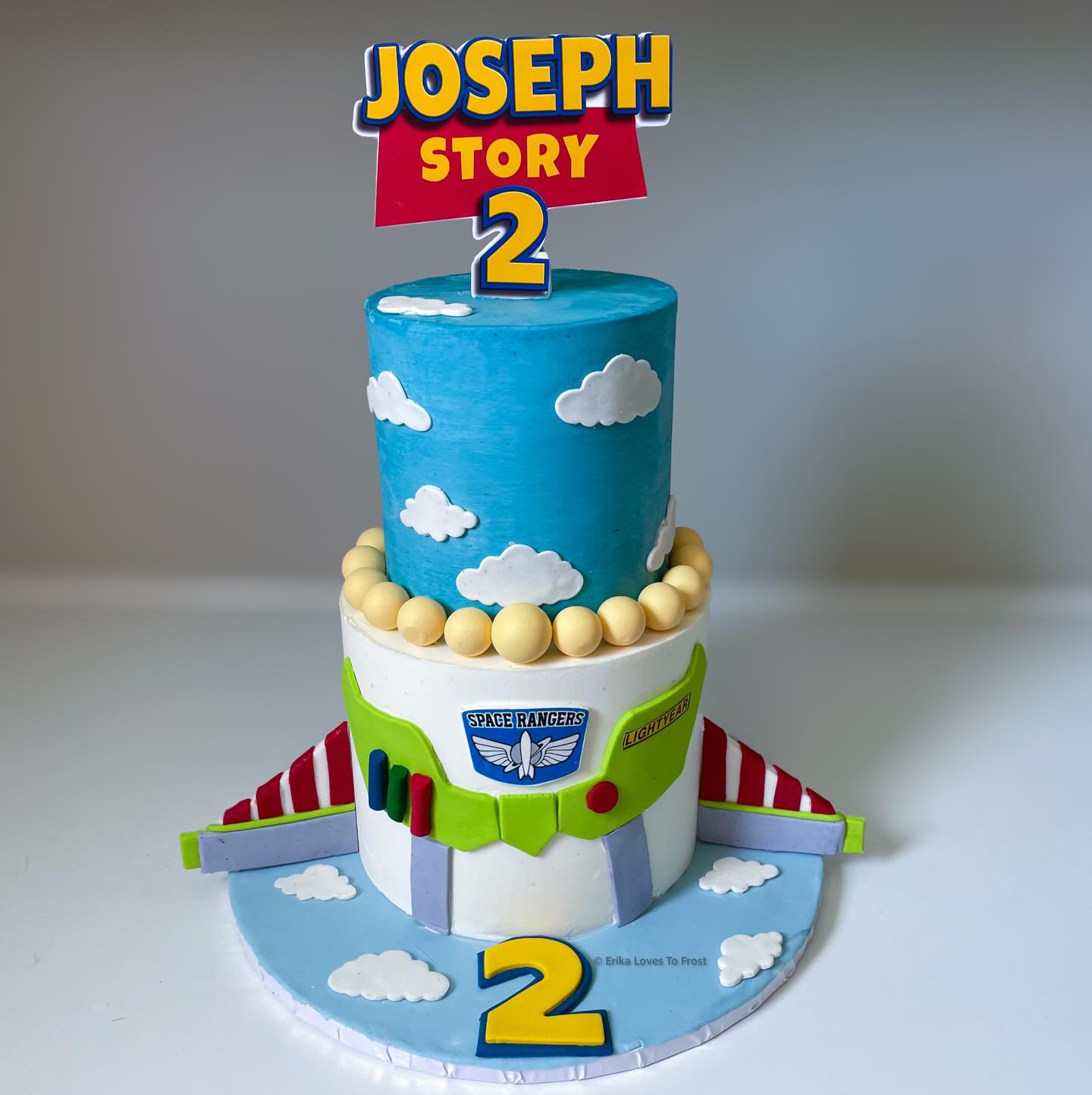Toy Story / Buzz Lightyear Cake 🧸🪀🪁🏐🏀⚽️🎯📦🚀 #erikalovestofrost #toystorycake #buzzlightyearcake #murrietacakes #temeculacakes
