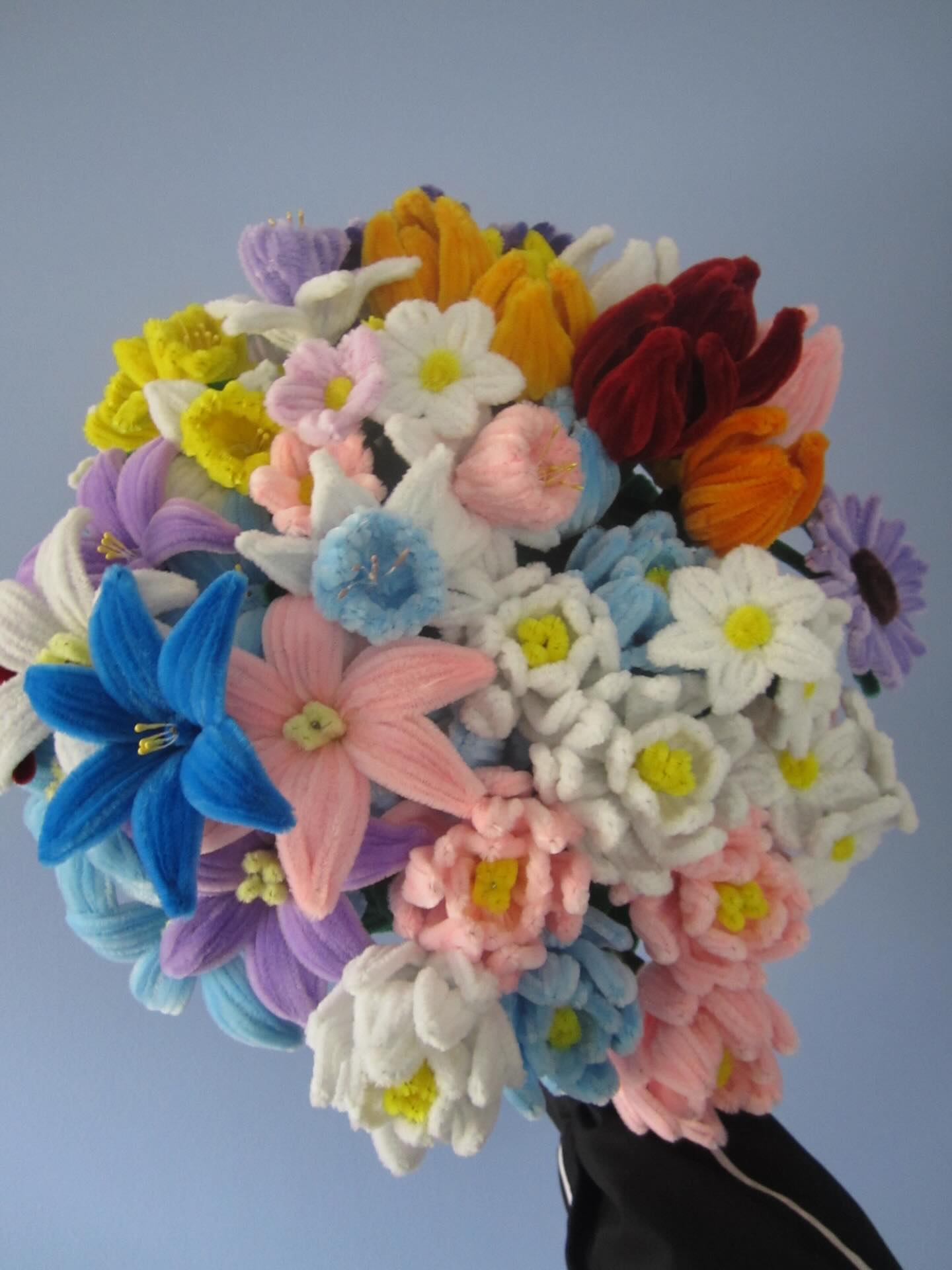 On Monday, March 16th we contributed to the Power of Belonging Fundraiser at Mattlin Middle School. We sold out of 60+ flowers and successfully donated over $260 towards Sunrise Day Camp. We are so thrilled to see our donation progress grow, and can’t wait to set new donation goals. Thank you so much to everyone who has helped and supported us on this journey!☀️💐
#blossomsbybecca #sunrisedaycamp #nonprofit #foreverflowers