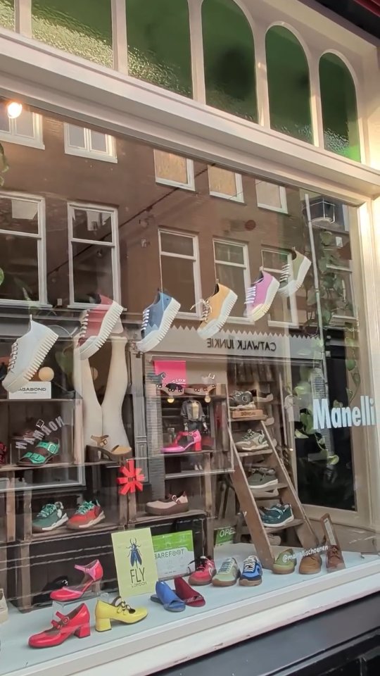 ๐๐๐๐ ๐๐๐๐๐๐๐ ๐๐๐๐ ๐ฟ๐๐๐ ๐๐๐ผ๐๐ผ๐๐ ๐
De winkel staat helemaal vol met de nieuwe collecties ๐
Zin om even te komen neuzen? Kom gezellig langs in de Zadelstraat!
Onze openingstijden in het weekend:
๐Zaterdag 10:00 - 17:00
โฑ๏ธZondag 12:00 - 17:00
๐ Zadelstraat 19, Utrecht
๐ฆWij verzenden ook, stuur ons gerust even een berichtje