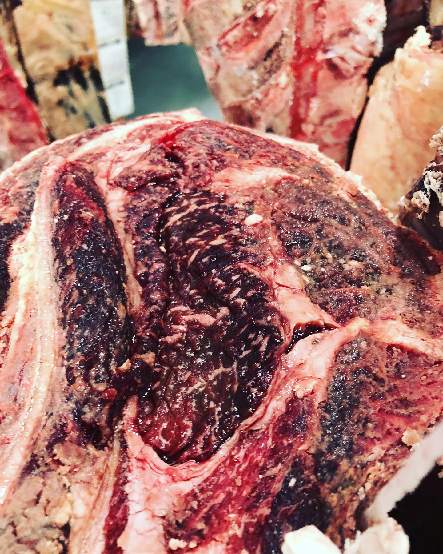 Aahhhh notre belle sélection européenne persillée…. #viandesmaturées #corbas #boucherielyonnaiseorigine