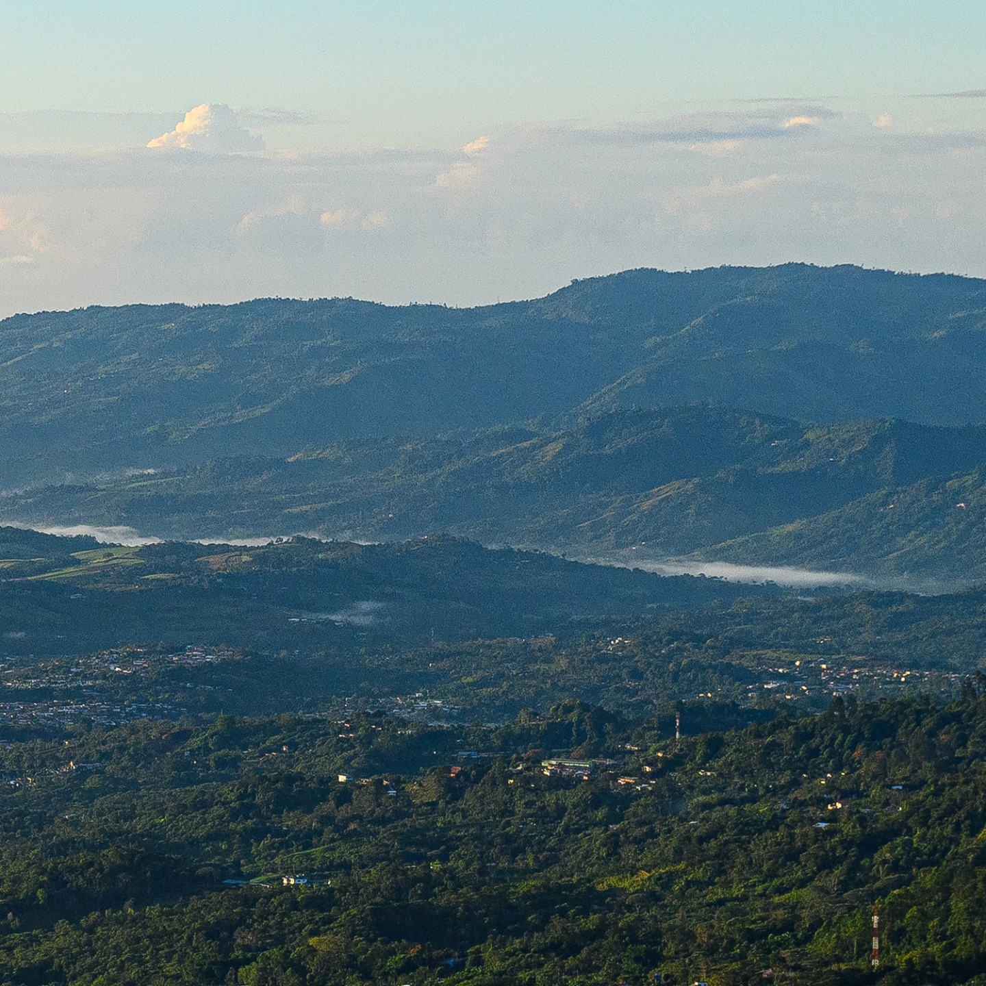 ¡Feliz Año 2024! Hoy en la mañana tomé esta rumbo a San José, desde Pérez Zeledón.
.
#2024 #happynewyear #photography #landscapephotography #fotografiadepaisaje #pz #perezzeledon #cerrobellavista #nikon #nikonz #nikonphotography #nikonshooter #sunrise #sunrisephotography #amanecer