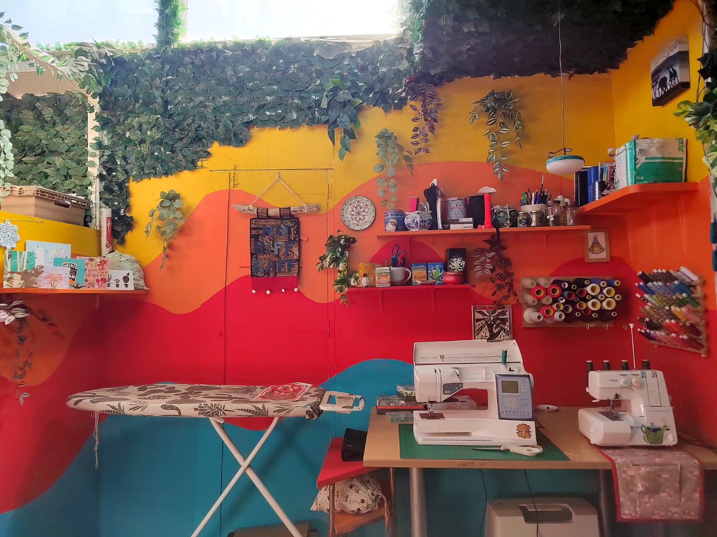 my aim with the workshop seems to be absolutely no white paint, just wild colours 🎨 it is making me very happy indeed, as also is generally being back at work! really enjoying being back crafting all day and coming up with new products for the coming seasons 🌞
the Andalucía mountains shorts are going down very well so I've made another pair similar but with a slightly different colour scheme of blue and terracotta 💙🧱 they are available online now, as are 3 unique t shirts also made from the pigment printed organic cotton fabric with hemp/cotton fabric on the other side
www.houseofbeanco.com
#botanical #hemp #hempclothing #sustainableclothing #handmade #madetoorder #smallbusiness #screenprint #interiordesign #paintjob #rainbow #rainbowroom