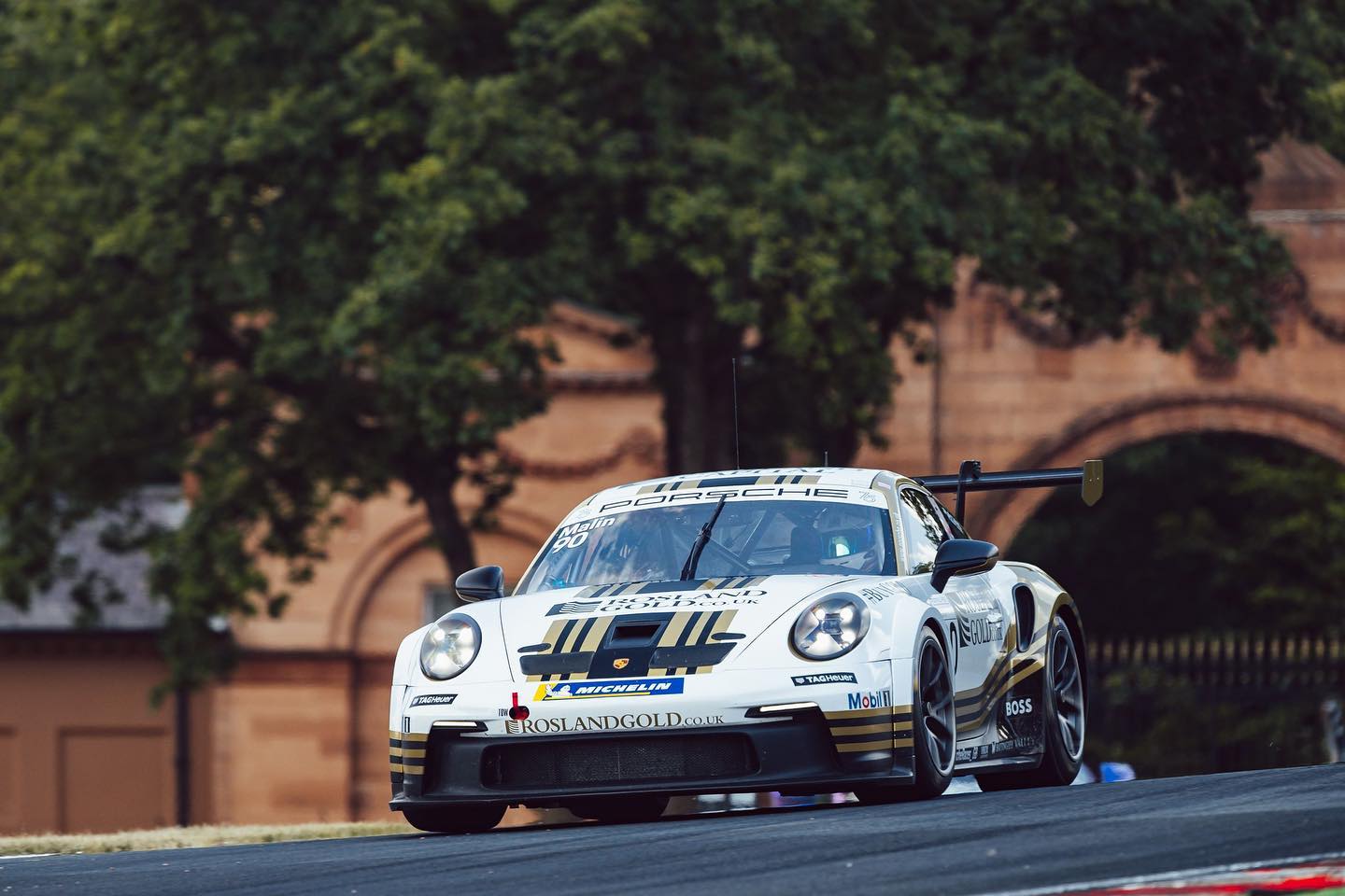 A mixed day here at Oulton Park - P5 in FP1 gave me confidence for the second session, however during the afternoon, my blood sugar ran higher than it should have been and I was not on top form in FP2.
P12 overall means there’s work to do, but the margins are very tight, and we’ll go for it tomorrow.
A massive thanks goes to the team at @roslandgoldracing by @century_msport - I’ll be sure to give it my best shot tomorrow and give you guys the results you deserve 💪🏼
#porsche #911gt3 #porsche911 #porschegt3cup #porsche911gt3cup #gt3cup #carreracup #porschecarreracup #porschecarreracupgb #carreracupgb #racing #racecar #roslandgold #roslandgoldracing #roslandgoldracingbycentury #centurymotorsport #carguystv #joshmalin #joshmalinracing