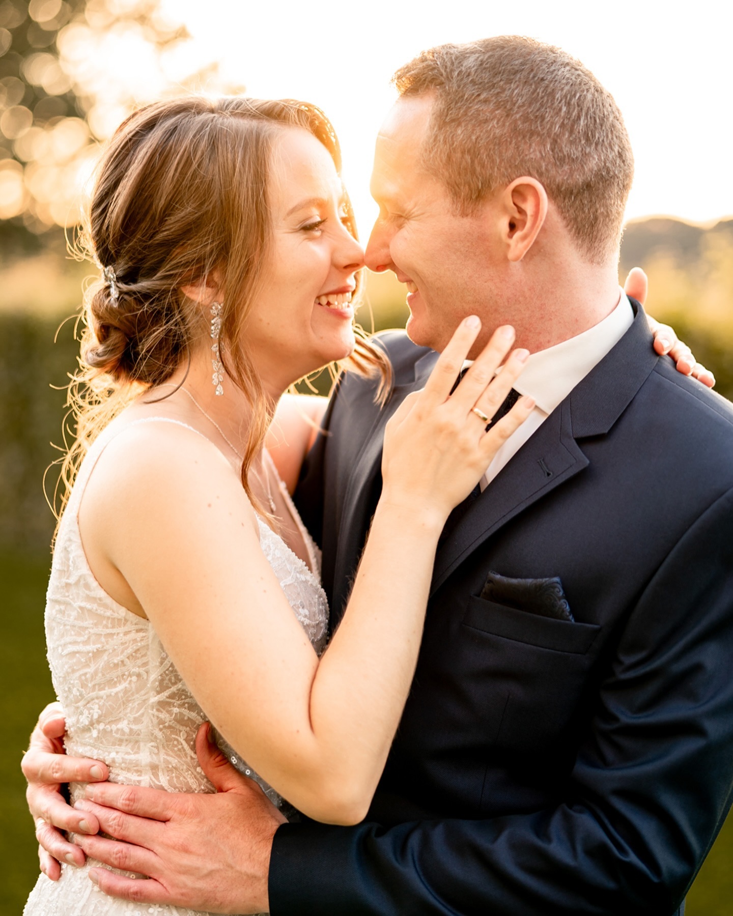 ✨ Oh wie sehr wünsch ich mir genau dieses Wetter gerade zurück ☀️😄 ich vermisse die sonnigen Sommerabende richtig 😓 vor allem für meine Brautpaare und die anstehenden Sunset Shootings wäre ein bisschen Wärme & Sonne super 🙏🏻
.
.
.
#weddingphotographer #belovedstories #elopmentlove #heywildweddings #goldenhourlove #vonbrautzubraut #oktoberhochzeit #shesaidyes #youngandwildstories
#hochzeitstag #weddingday #brautportrait #brautinspiration #brautstrauß #sunsetshooting #hochzeitstipps #hochzeitwuerzburg #fotografinwuerzburg #würzburg #hochzeitsplanung #heirateninfranken #hochzeit2024 #hochzeit2025 #hochzeitwürzburg #heirateninwürzburg