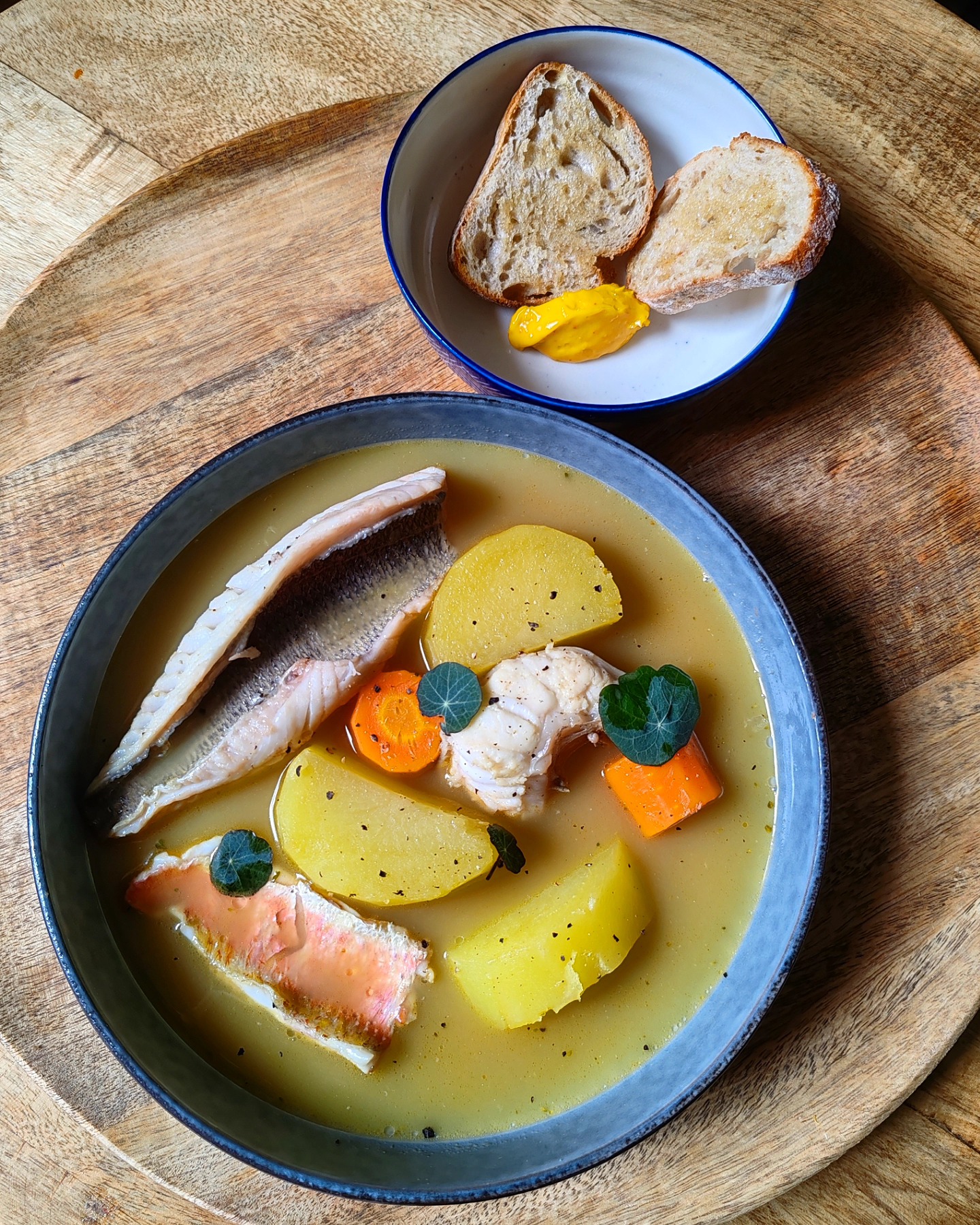 Première bouillabaisse marseillaise 🐟
🌱 @neopoussmarseille
#instafood #foodcolor #marseille #foodblogger
#foodinsta #foodpicture #foodstagram #foodie
#cuisineart #cuisineartist #cuisine #bistronomie
#instacuisine #provence #fish #poisson #soupe
#chefathome #faitmaison #chezsimsim #foods