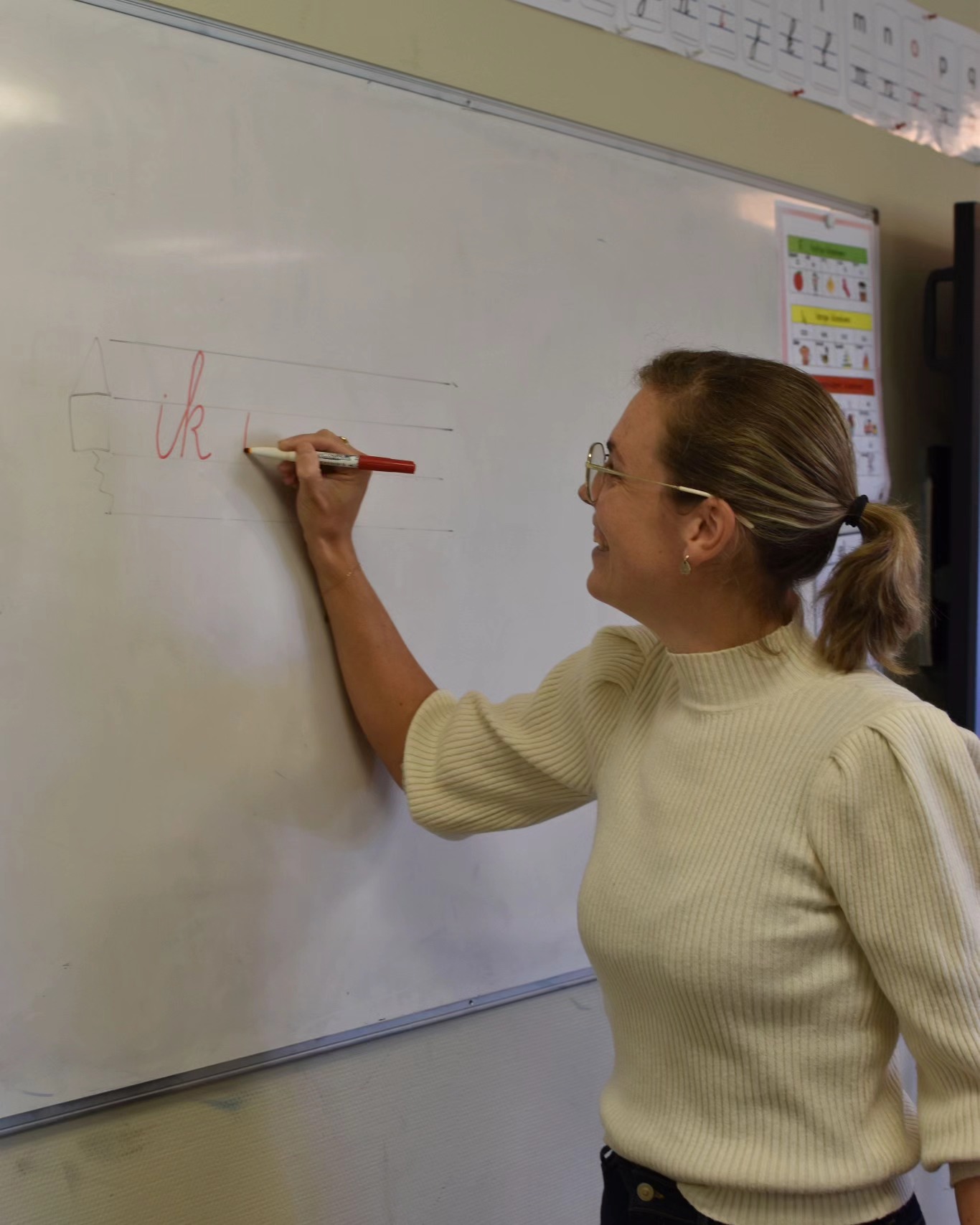 Team De Taalboom
🧡 Dat zijn leraren met heel veel passie.
💛 Dat is Nederlands, cultuur, leergierigheid, groeien, diversiteit, welbevinden, structuur, creativiteit...
🩵 Dat zijn: Kathlijn, Roel, Lize, Inga, Tim, Giel, Luna, Ezra, Sarah, Hugo, Bonnie, Lynn, Paulien en Mirthe.
💚 Dat zijn leraren die alles doen recht uit het hart.
💜 Dat is een team, oh zo sterk!
#trots #dagvandeleraar