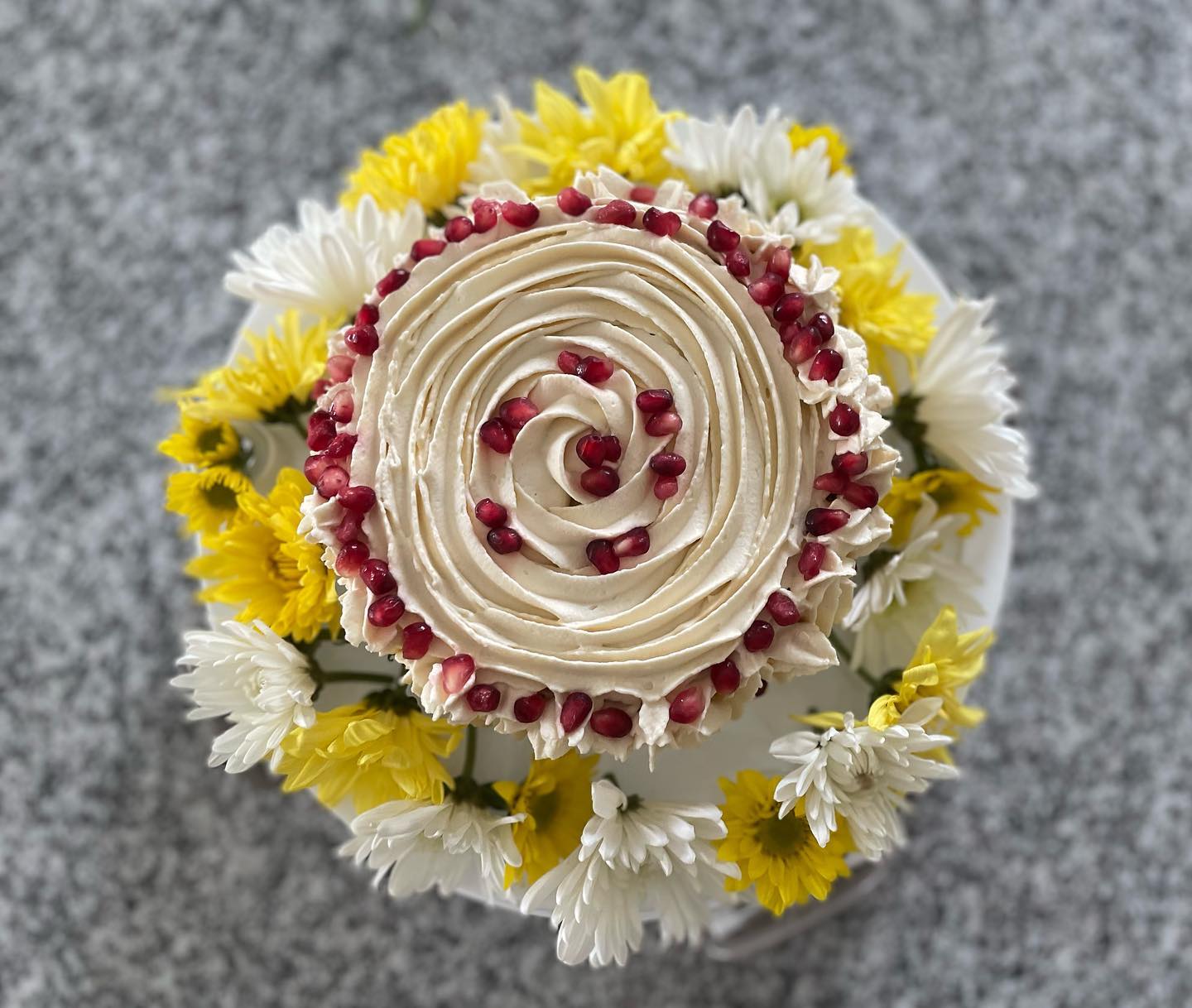 Pomegranate Vegan Cake. Bizcocho Vegano de Granada 🙌🏽mission accomplished #vegan #vegandessert #nomilk