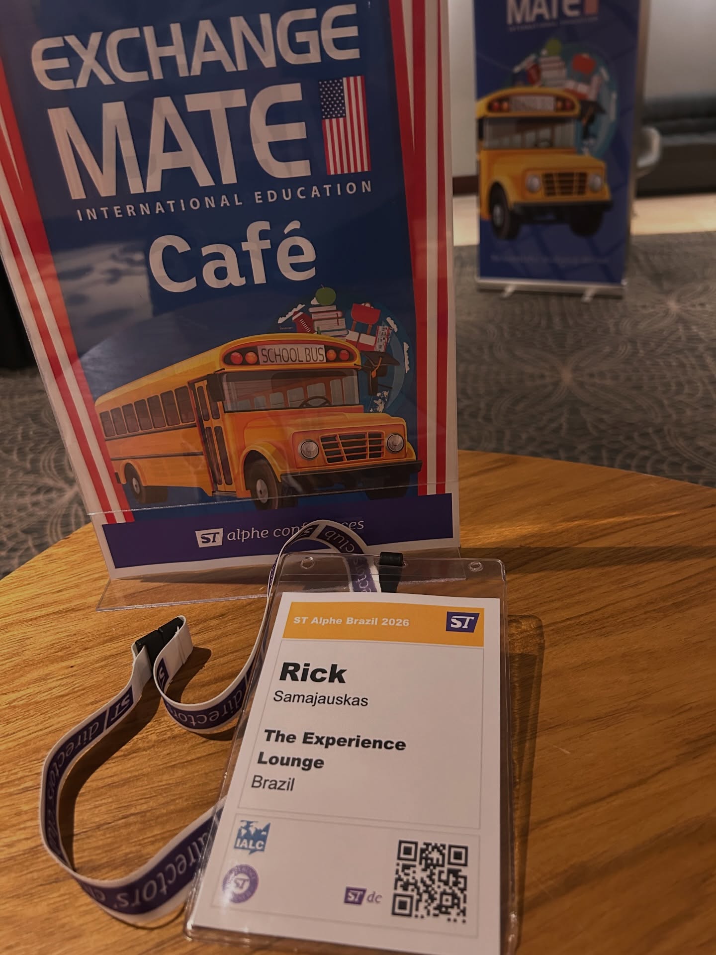 A ST Alphe Conferences são eventos presenciais de networking organizados pela StudyTravel Network, que conectam escolas e instituições de ensino a agências de recrutamento do mundo todo por meio de reuniões pré-agendadas. Agora em março foi a vez da Alphe Brazil, realizada em São Paulo.
Algumas destas instituições já são parceiras do Lounge de longa data e foi uma ótima oportunidade de nos revermos pessoalmente. Outras são novas e com perspectivas sólidas para futuras parcerias, ampliando o portfolio do Lounge.
Além das instituições em si, a (re)conexão também acontece com colegas do segmento de intercâmbio, reforçando o networking e o relacionamento entre agentes de educação internacional. Concorrentes sim, mas parceiros também!
Veja as imagens com alguns dos momentos registrados ao longo de mais de 17 reuniões realizadas.
Obrigado @studytravelltd pelo convite e pela oportunidade!