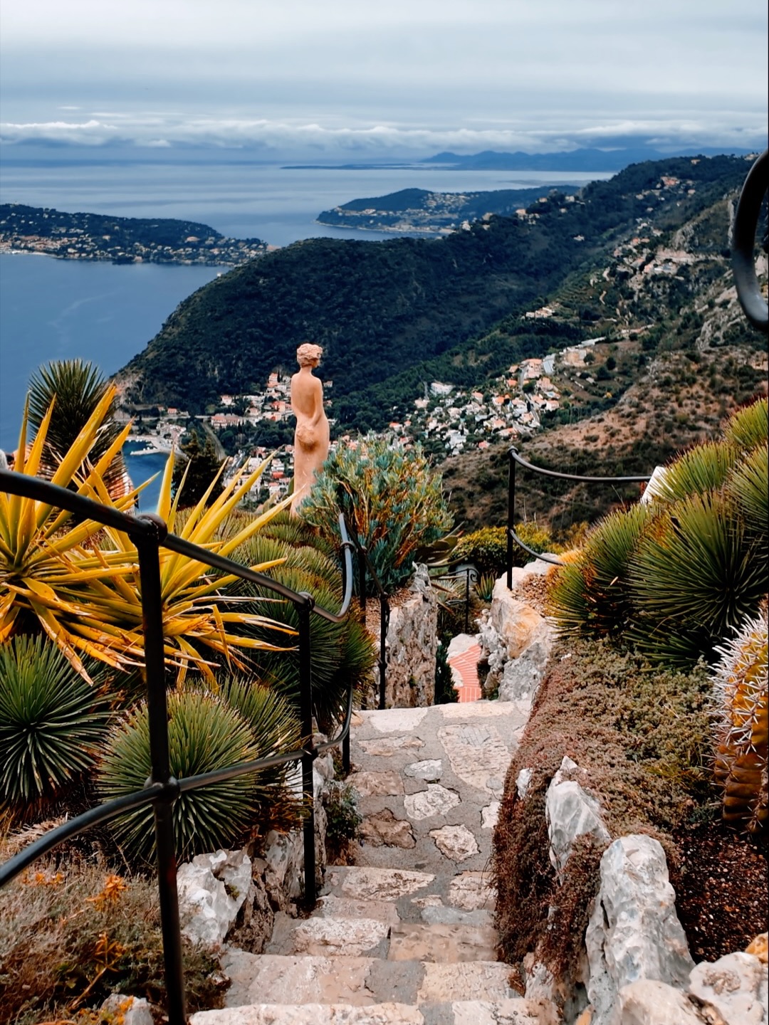 One of our groups visited Ăze on an excursion, continuing to immerse themselves in the French language and discovering even more about France and its culture. đ«đ· Join us to immerse yourself in language learning with Institut de Français Nice! đŁïž \#institutdefrancaisnice \#fullimmersion \#learnfrench \#learnfrenchinfrance \#nice