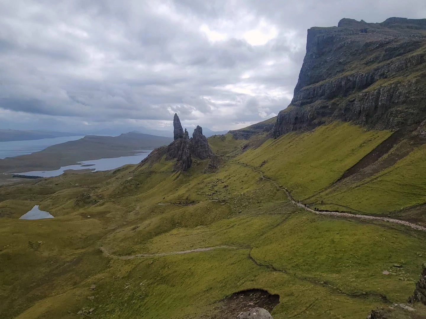 Thinking of visiting Scotland? Expect jaw-dropping landscapes, historic castles, and weather that keeps you on your toes. Read our latest blog post for tips, must-sees, and why you should always pack a rain coat. โ๐ฐ
.
.
.
.
.
#travel #twogirlsgetaway #travelblogger #scotland #scotlandtravel #Edinburgh #iamtb #wearetravelgirls #wonderful_places #sheisnotlost #traveladvisor #gltlove #girlswhotravel #glt