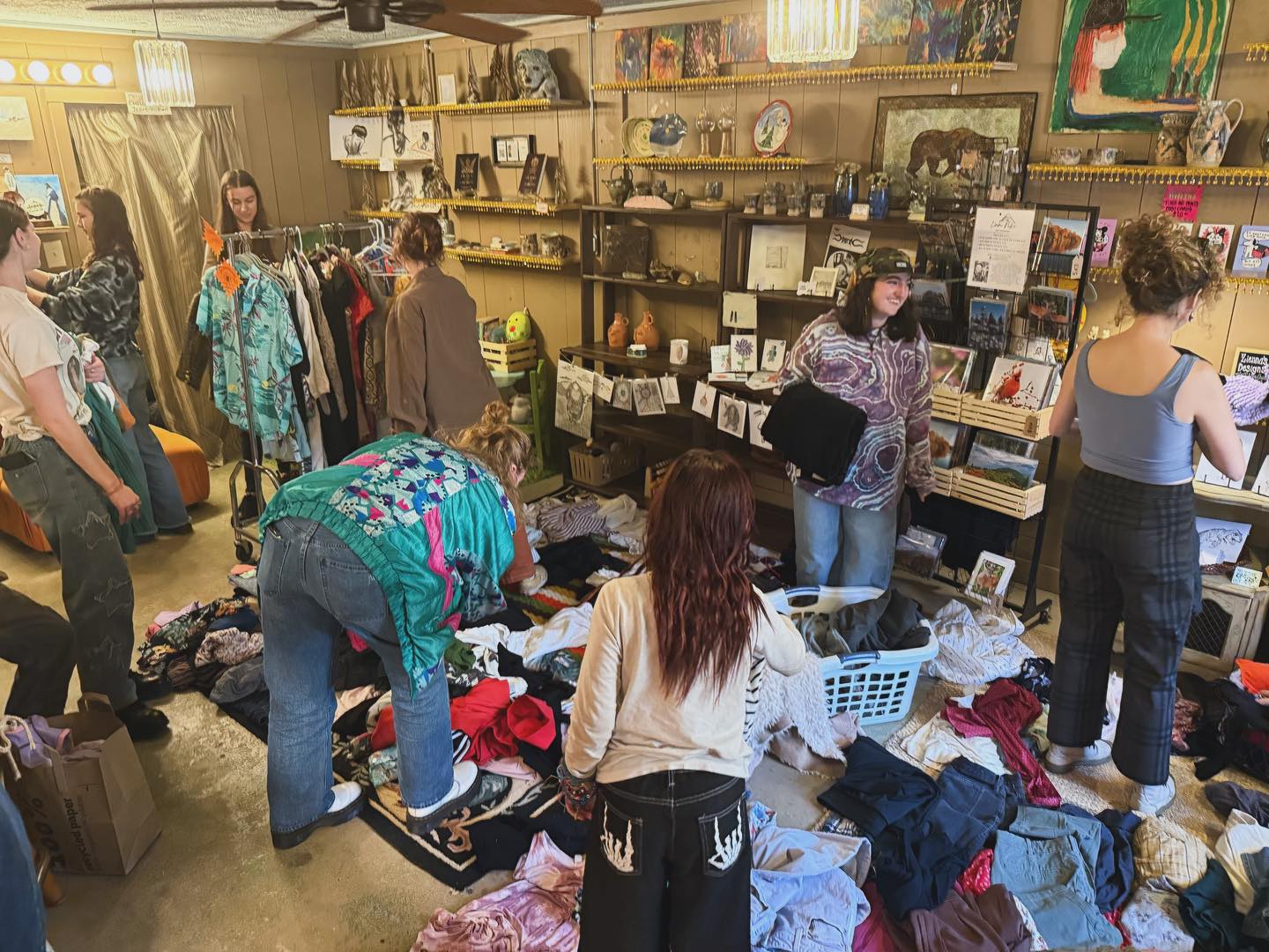 Hype with how our first clothing swap went! Thank to @cropandtrade.coop and for @ramblingin hosting! We love our community! Looking forward to the next one. I can totally see us doing this once a season 🍂Y’all have such great style 🤩 Thank you to everyone who came and donated!
Stay tuned for more events and happenings! We got lots of festivals and adventures lined up. Also, who wants to go bowling?