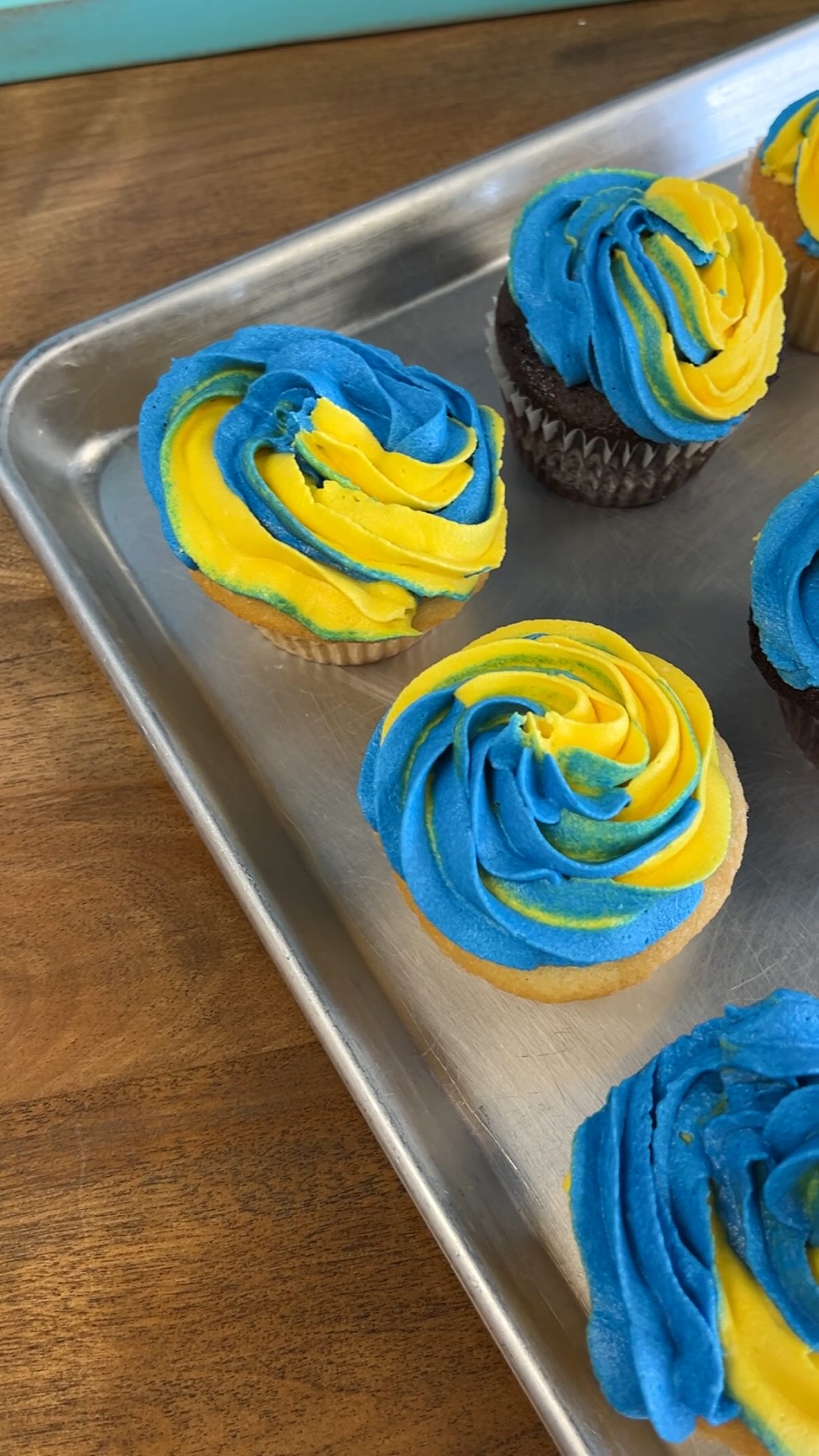This is your reminder to Eat Cupcakes and Celebrate World Down Syndrome Day!๐๐
Andrew is teaming up with @mommabearsbakery to create festive blue & yellow cupcakes in honour of the day.
100% ๐ฐ๐ง ๐ต๐ฉ๐ฆ ๐ฑ๐ณ๐ฐ๐ค๐ฆ๐ฆ๐ฅ๐ด ๐ด๐ถ๐ฑ๐ฑ๐ฐ๐ณ๐ต ๐ฑ๐ณ๐ฐ๐จ๐ณ๐ข๐ฎ๐ด ๐ง๐ฐ๐ณ ๐ฑ๐ฆ๐ฐ๐ฑ๐ญ๐ฆ ๐ธ๐ช๐ต๐ฉ ๐ช๐ฏ๐ต๐ฆ๐ญ๐ญ๐ฆ๐ค๐ต๐ถ๐ข๐ญ ๐ฅ๐ช๐ด๐ข๐ฃ๐ช๐ญ๐ช๐ต๐ช๐ฆ๐ด.
๐ง 6 cupcakes for $17
๐
Pick-up: March 19, 20 & 21
๐ Kingsville โ 313 Main St E Unit 12
โจ Andrew will be decorating cupcakes Friday, March 20 from 11am-3pm at the bakery!
๐๐ฒ ๐๐๐ฟ๐ฒ ๐๐ผ ๐ฝ๐ฟ๐ฒ-๐ผ๐ฟ๐ฑ๐ฒ๐ฟ ๐๐ผ๐๐ฟ ๐ฏ๐ฎ๐๐ฐ๐ต:
๐ 519-962-5959 or send a direct message on Instagram or Facebook to Momma Bearโs Bakery
๐๐ฎ๐ฉ๐ฉ๐จ๐ซ๐ญ ๐ฅ๐จ๐๐๐ฅ, ๐๐๐ฅ๐๐๐ซ๐๐ญ๐ ๐๐จ๐ซ๐ฅ๐ ๐๐จ๐ฐ๐ง ๐๐ฒ๐ง๐๐ซ๐จ๐ฆ๐ ๐๐๐ฒ ๐๐ง๐ ๐๐ง๐ฃ๐จ๐ฒ ๐ฌ๐จ๐ฆ๐๐ญ๐ก๐ข๐ง๐ ๐ฌ๐ฐ๐๐๐ญ ๐๐
#kingsvillefoodie #mykingsville
#WorldDownSyndromeDay #Kingsvilleontario #mommabearsbakery