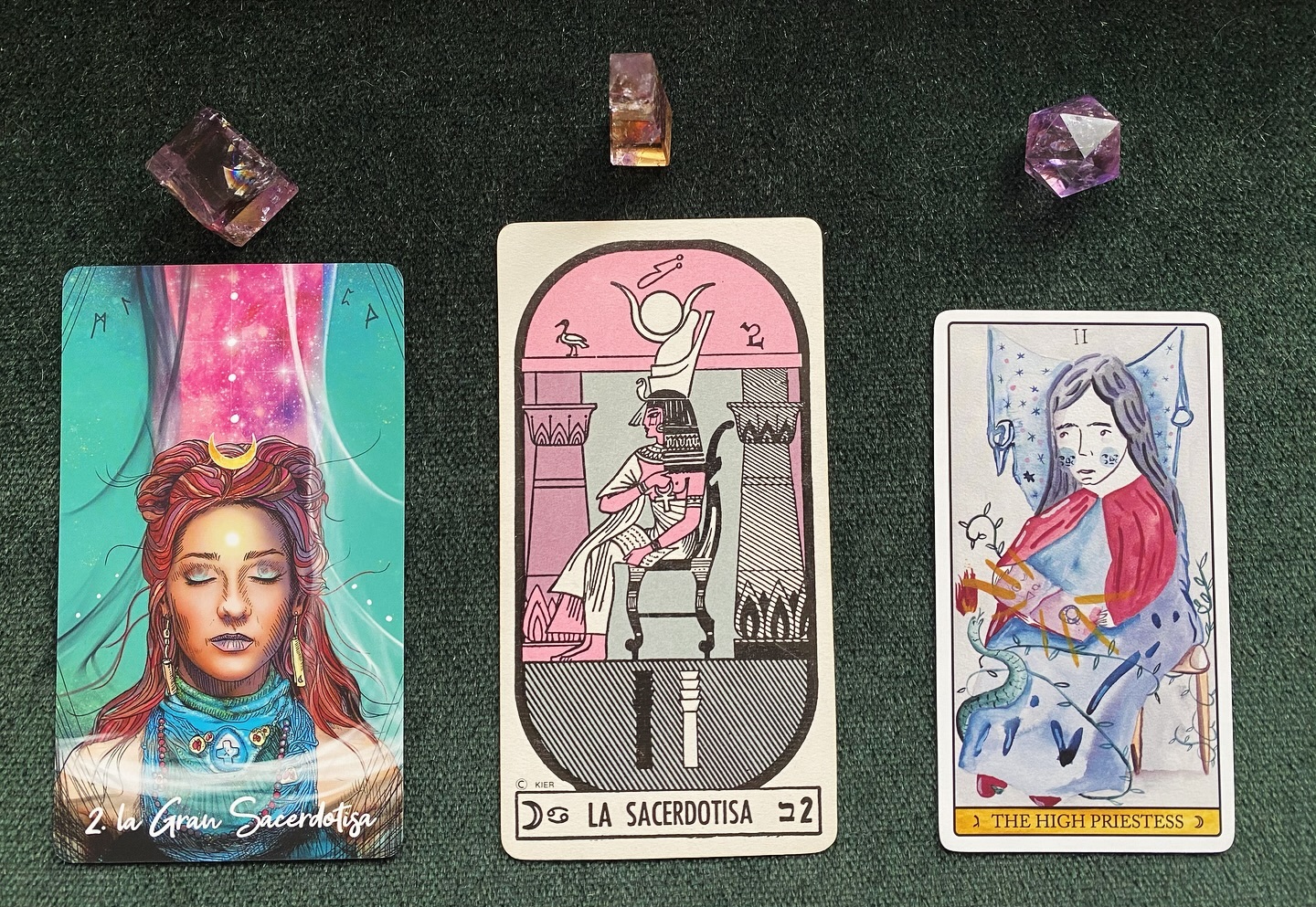 ✨Mensajes de sabiduría✨ Elige una carta
✨Opción 1 (cubo)
Hay mensajes o nuevo conocimiento que debe llegar a ti y pide que le permitas ingresar.
Todo es perfecto tal y como es, tal y como está. La situación por la que estés pasando es parte de La estructura que te guía a encontrar la genuina voluntad de tu ser. Los cristales indican que la alineación de la mente superior con el corazón es la llave para convertir las dificultades en bendiciones, sobretodo las que se presentan en estos momentos. La información que llega está relacionada a una evolución importante. Conecta. Equilibra los cuatro elementos en tu interior para recibir: si hay miedo eleva el fuego para el valor y la acción; si hay rencor trabaja con el agua para el perdón y la compasión; si hay inseguridad ánclate a la tierra para la abundancia y la salud; y si hay tristeza alquimízala con el aire para llamar a la liberación.
✨Opción 2 (obelisco)
Recibe el regalo de la autoconfianza.
Hay emociones que están impedidas de salir, están limitadas por la propia mente. El agua se adapta de acuerdo al contenedor. Que sea tu cuerpo el contenedor completo para sentirlas en su totalidad. Toda emoción sentida se transforma en liberación. Date la oportunidad de vaciar la mente y sentir lo que se deba sentir. Sin juicios. Solo contempla. Sabrás tomar la mejor decisión y dejarás de dudar de ti.
✨Opcion 3 (icosaedro)
Un ciclo muy importante llega a su fin y te aproxima a un objetivo importante en tu vida (si es que no se ha cumplido hace poco). Será necesario plantear nuevas estrategias o ideas alternativas. Es momento de ser flexible, usar todas las herramientas a tu alcance (las menos valoradas por ti podrían llegar a ser las más útiles). La energía de Acuario te lleva por el camino correcto, estudia este signo si lo desconoces. Si sientes inseguridad o falta de protección, consigue un cristal de obsidiana para que te acompañe en el bolsillo. Los cristales enfatizan que tus acciones sean desde el amor propio❤️
#lecturadecristales #cristales #tarot #lecturasdetarot #amorproprio #magia #adivinacion #canalizacion #mensajesdesabiduria #sabiduria #frecuenciamistica #mistica #evoluciondelalma #autoconocimiento