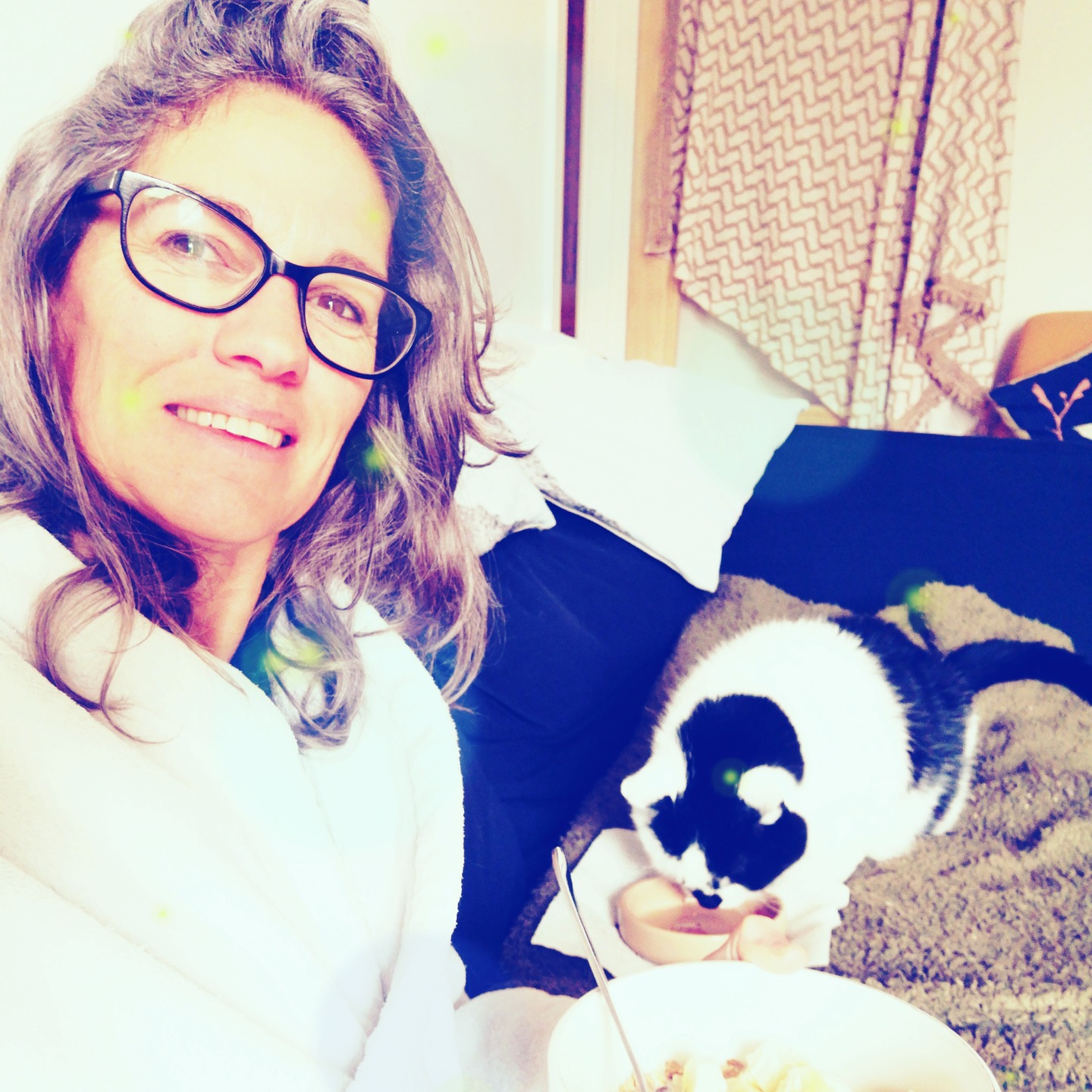 Sociable eating in pets—more formally described as social facilitation of feeding—is a well-documented behaviour in companion animals. It refers specifically to individuals who prefer to eat in the presence of a trusted companion, often their human, and should not be confused with those who will only eat if a companion is present and refuse food unless this need is met. Neither would social feeding be recommended, where food guarding behaviours, which are driven by anxiety and competition rather than comfort and social bonding.
Take, for example, my cat Dougal. Dougal does not simply ‘eat breakfast’; Dougal requests very loudly that he needs company to eat in the morning. Preferably on the sofa, beside me, as though we are sharing a civilised breakfast before the day gets going. If his food is presented in the kitchen, it is met with polite but loud rejection. Relocated to the sofa, immediate acceptance. From a scientific perspective, Dougal is demonstrating classic socially facilitated feeding—though he would likely argue it is just good morning social behaviour, having kept watch on the garden overnight. And as 18.5 years old diabetic cat, I am happy to facilitate. Interestingly lunch and dinner are taken on the floor and grazed upon.
This behaviour has roots in evolutionary biology. Eating in the presence of a trusted individual can signal safety, reducing vigilance and stress. In domestic environments, humans often become the primary social partners, so their presence provides reassurance. This effect is particularly evident in older animals. Geriatric pets commonly experience reduced appetite due to sensory decline or underlying disease, and the simple act of sitting with them, or hand feeding in some cases, or in Dougal’s case, hosting them on the sofa, can significantly improve food intake.
In veterinary practice, this principle is often applied deliberately. Veterinary nurses frequently support inappetent or recovering patients by offering food in a calm, low-stress environment, sometimes sitting with them or hand-feeding.
Read full blog here. https://www.problempetsolutions.co.uk/single-post/breakfast-for-two
#catbehaviourist #cats #catlife