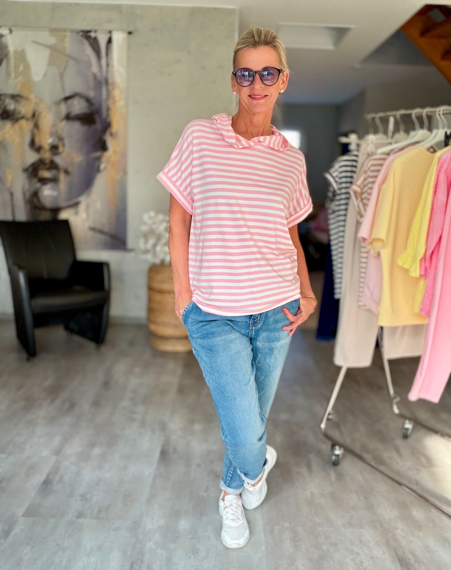 🌸 SUNDAY SPECIALS 🌸
So schöne Farben – von zartem Rosa bis hin zu strahlendem Gelb mit Pink 😍
Und dazu unsere neuen Hosen… einfach WOW! ✨
Diese Pieces bringen sofort gute Laune in deinen Look und sind perfekt für den Frühling & Sommer ☀️
‼️ Aber ihr wisst ja:
Unsere Sunday Specials haben nicht nur Special Preise, sondern sind auch super schnell ausverkauft
👉 Also wartet nicht zu lange!
Sichert euch jetzt euer Lieblingsoutfit, bevor es weg ist 💕
Wir sind total verliebt – und hoffen, ihr seid genauso begeistert wie wir 🫶
🛍️ Jetzt shoppen – Link in der Bio
⸻
#sundayspecials #fashionboxx #outfitoftheday #frühlingslook #sommeroutfit #neuekollektion #shoppingtime #instafashion #styleinspo #modeonline #ootd #fashionliebe #trendfarben #goodvibesonly