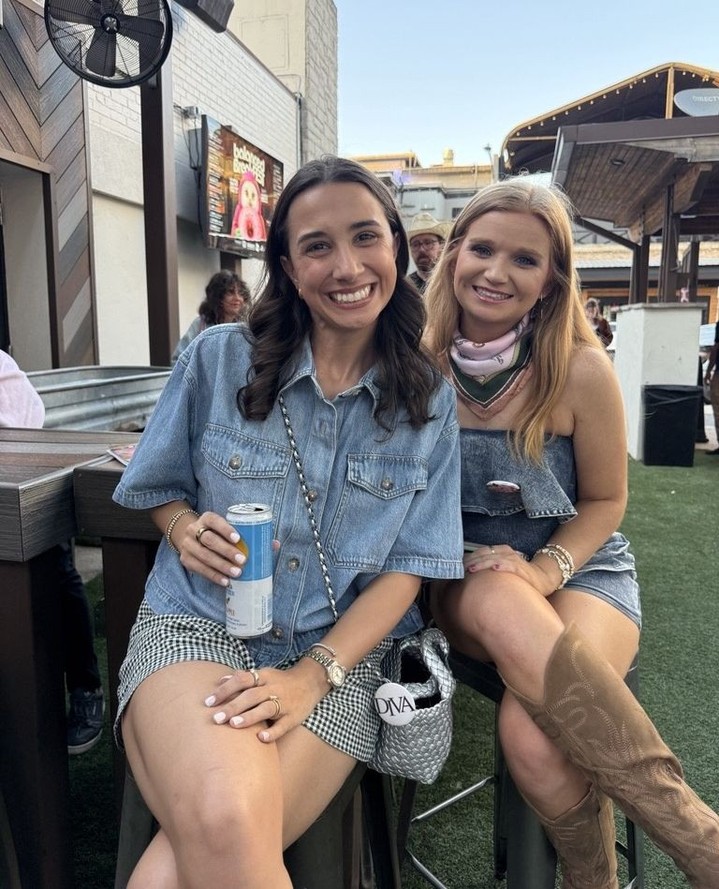 Game faces on! 🍻
Cold drink in hand, every screen lit… this is how March is meant to be.
Pull up and join the madness! We’ve got the games on all day. 🏀