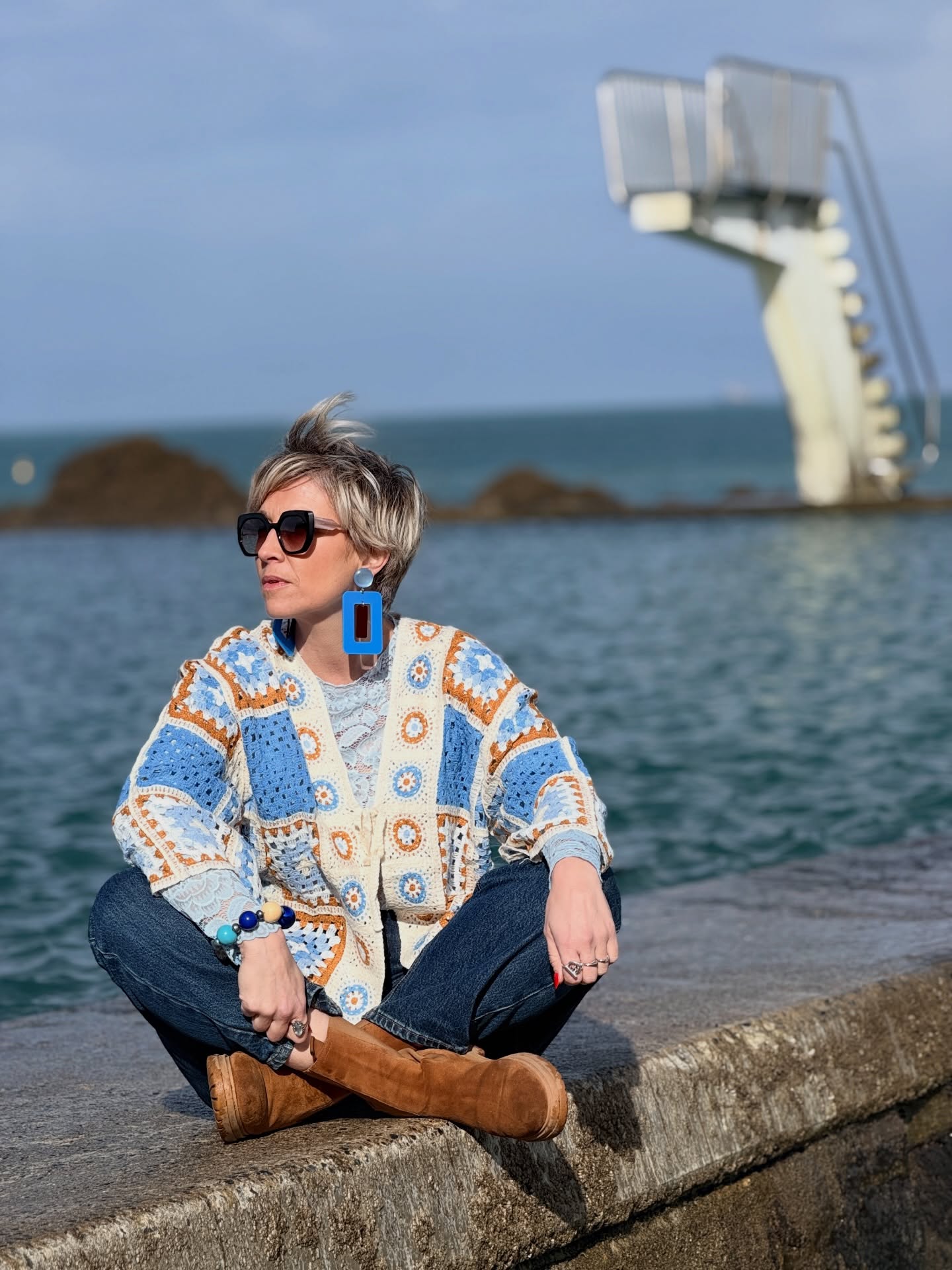 Mes petites pépites…
attention coup de cœur du moment 😍
Le gilet Hanaé en crochet…
c’est typiquement la pièce qui change tout.
👉 Tu l’enfiles sur un jean
👉 et ton look est déjà fait
Pas besoin d’en faire plus ✨
Et surtout…
il existe en 6 versions différentes 😏
Autant te dire que chacune peut trouver le sien 💙
(et ça… on adore)
C’est le genre de pièce :
👉 facile à porter
👉 confortable
👉 mais avec une vraie personnalité
Le bon mix entre style et simplicité.
Les gilets Hanaé sont dispo à la boutique ✨
(et comme toujours… les plus beaux partent en premier 👀)
#boutiquefemme
#lookdujour
#styleféminin
#modeaprès40
#tenuetendance