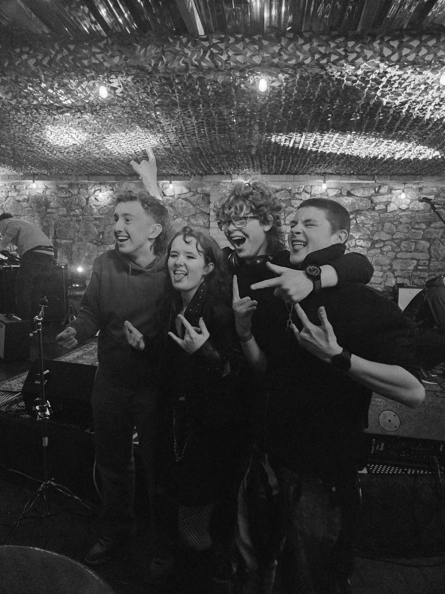 “Paradise Conspiracy” win first place at the Thurles heat of the new Tipperary Battle of the Bands on Sunday March 22nd. Competing against 7 other bands, they performed two original songs (Take my Life & Evil Eyes) and then ended their three song set with “Bulls on Parade” by Rage against the Machine. The staff here in the popular music department of St Angela’s Academy of Music are super proud and delighted for their students Oscar (voice), Conor (guitar), Aine (Bass) & Eli (drums). 🎉 The Tipperary battle of the bands event is organised by @stephenmcgrathbass and will have its final at Hickeys bar, Thurles on May 10th. Looking forward to seeing you all there! 🤘🏻 🎸
Photography by Kieran Woodlock of @gignoise