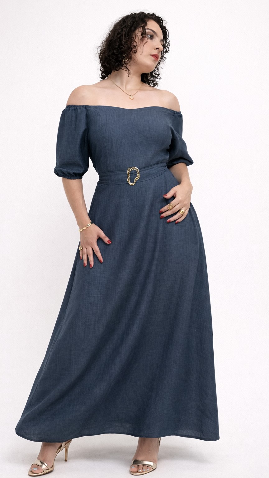 ✨ Elegância que fala por você ✨
Vestido q tbm pode ser usando ombro a ombro, com caimento leve e sofisticado que valoriza a silhueta com conforto. O detalhe da cintura com fivela dourada traz um toque moderno e refinado, perfeito para ocasiões especiais ou para elevar o look do dia a dia.
🖤 Também disponível na cor preta
🛍️ Garanta o seu agora pelo site!
#fly #roupafeminina #campomourão #paraná #flypシviral