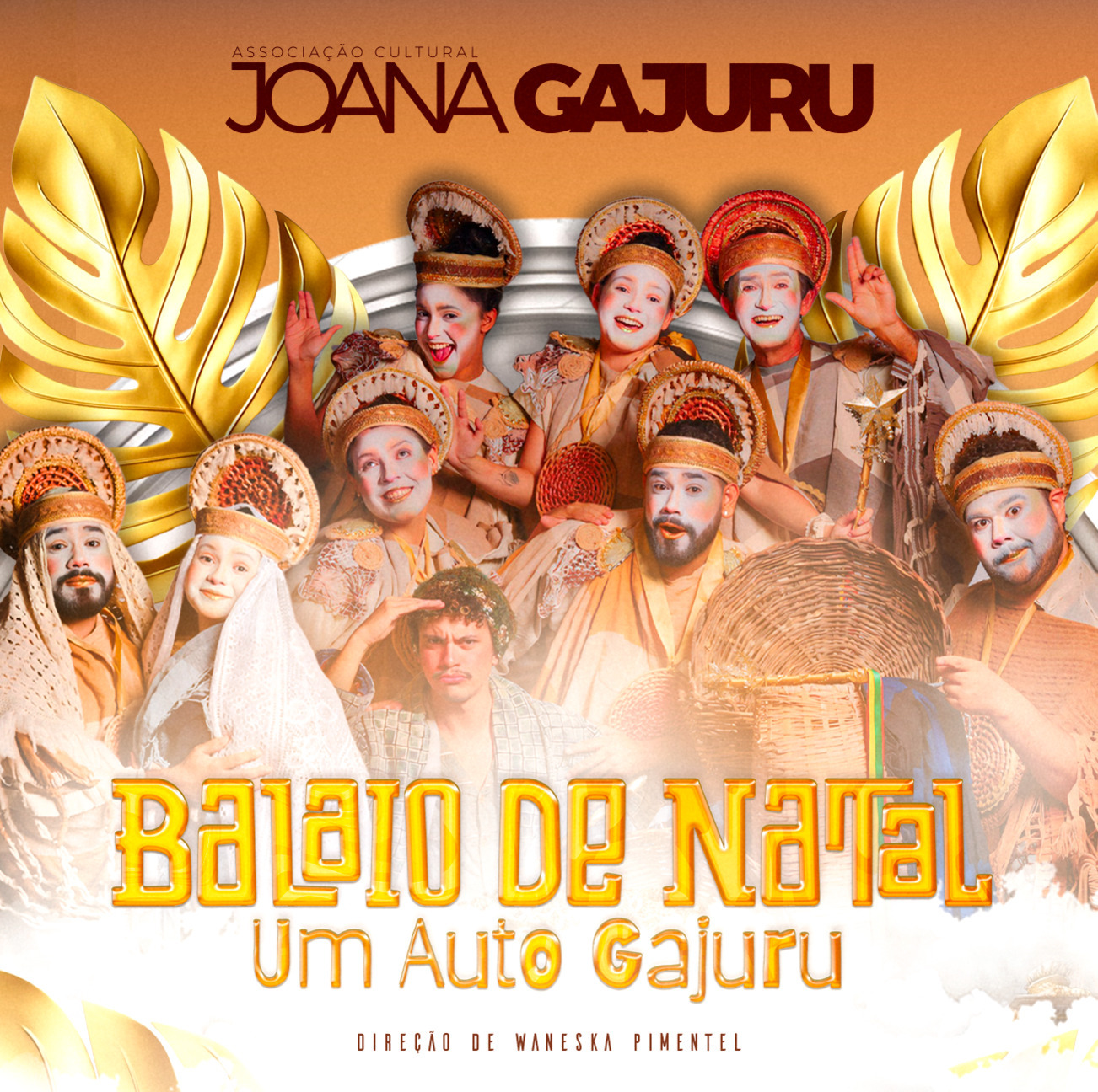 Mergulhe na magia do Natal sob o céu estrelado do Nordeste com "Balaio de Natal - Um Auto Gajuru". Este espetáculo da Associação Cultural Joana Gajuru tece a tradição e a celebração, transformando a clássica narrativa natalina em um espetáculo vibrante que ressoa com a essência das festas de fim de ano no coração de Alagoas.
Sob a inspirada direção de Waneska Pimentel, "Balaio de Natal" transcende a forma de uma peça teatral comum; é uma viagem emocional que entrelaça a rica cultura alagoana com o espírito universal do Natal. Personagens coloridos e carismáticos conduzem um cortejo repleto de música, poesia e dança, envolvendo os espectadores em uma experiência imersiva que celebra a alegria e a comunhão