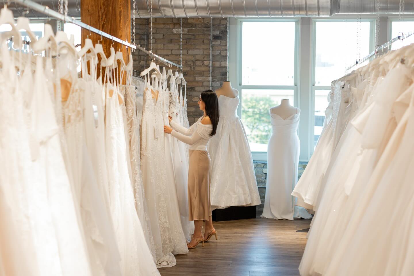 Happiest birthday to our wonderful Lead Stylist, Abby🤍 If you have ever gotten the chance to meet Abby, you know that she is kind, fiery and fun. She loves to help others and is full of style advice.✨ We are grateful that she is a part of our team and that she has been able to help SO many Miss Ruby brides throughout their shopping journey.
Wishing you a great day of celebration and a successful and happy year ahead, Abby🥂