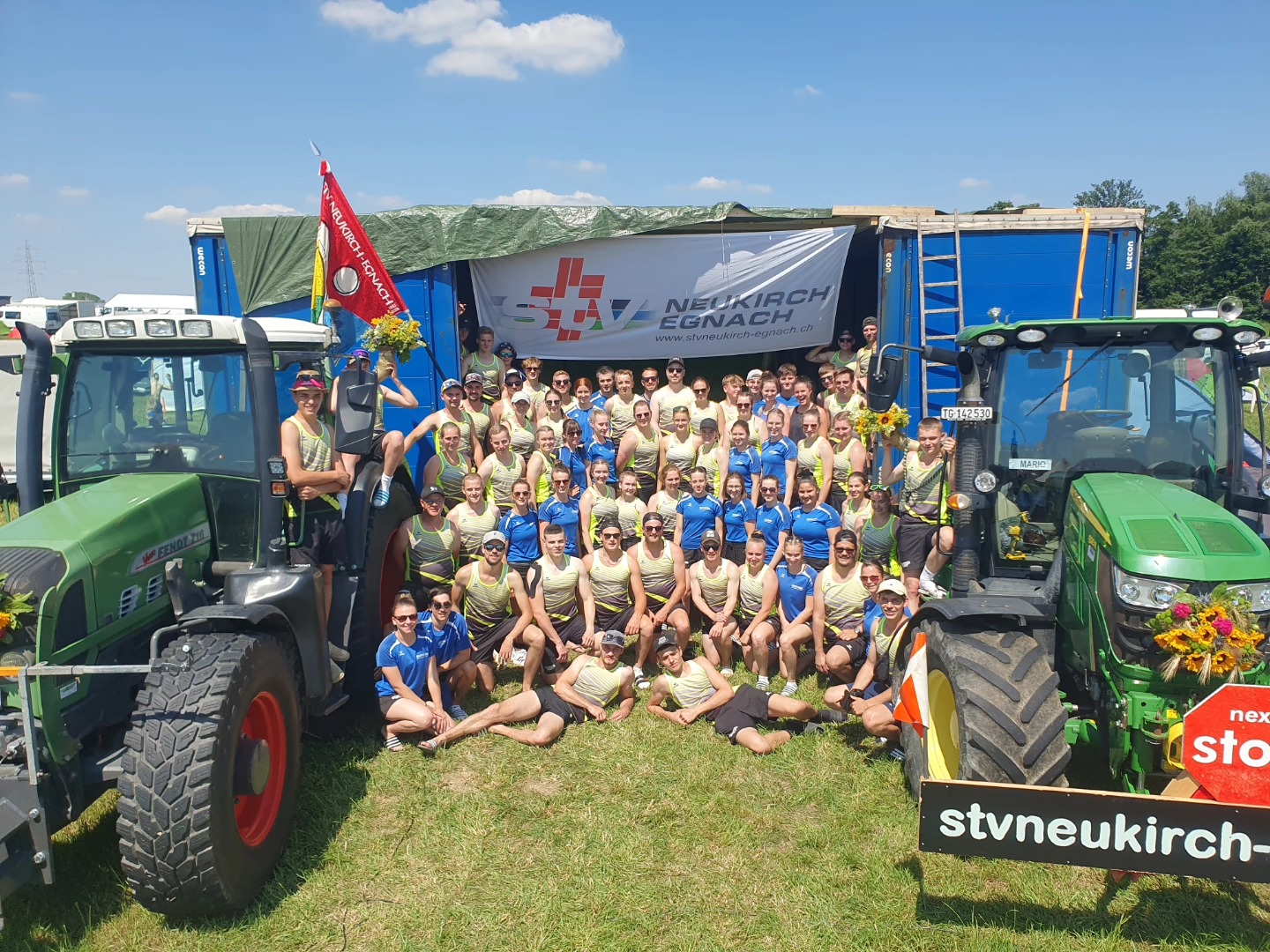 En Rücklblick ufs @ktfwyland2023, e Turnfest wo no lang wird in Erinnerig bliebe!!!✨️
Egal ob am Stufebarre, im Allround, am Bode oder ide LA-Diszipline, mir hend überall üses Beste geh.
Am Schluss törfed mir uf üsi Vereinsnote im 3-teilige Wettkampf vo 28.00 alli stolz sii!💪🏽💪🏽
Gfiiret hend mir üsi grandios Leistig im Aschluss an Wettkampf ufem schöne Festgländ in Dägerle.
Allne wo da grosse Fest uf Bei gstellt hend, e herzlichs Dankeschön!
@ktfwyland2023