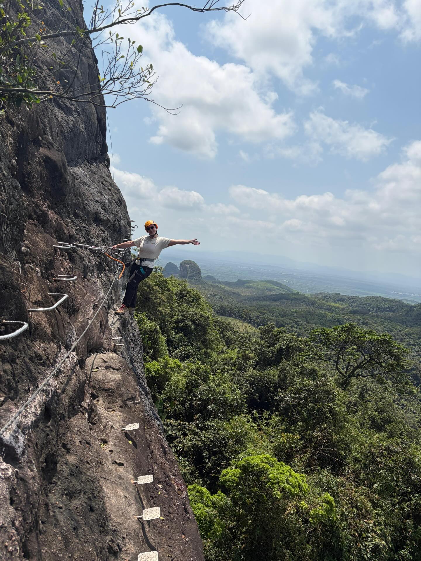 Hanging out cliffside on this glorious day off 💪 First via ferrata ever and it had to be this one at Baishilin Tourism Scenic Area in Hainan. All the different sections were super fun and I felt super safe and strong. 🥳Such a fun time and I can’t wait for the next one. 💕
•
#musicianlife #dayoff #hangingout #viaferrata #chinatourism