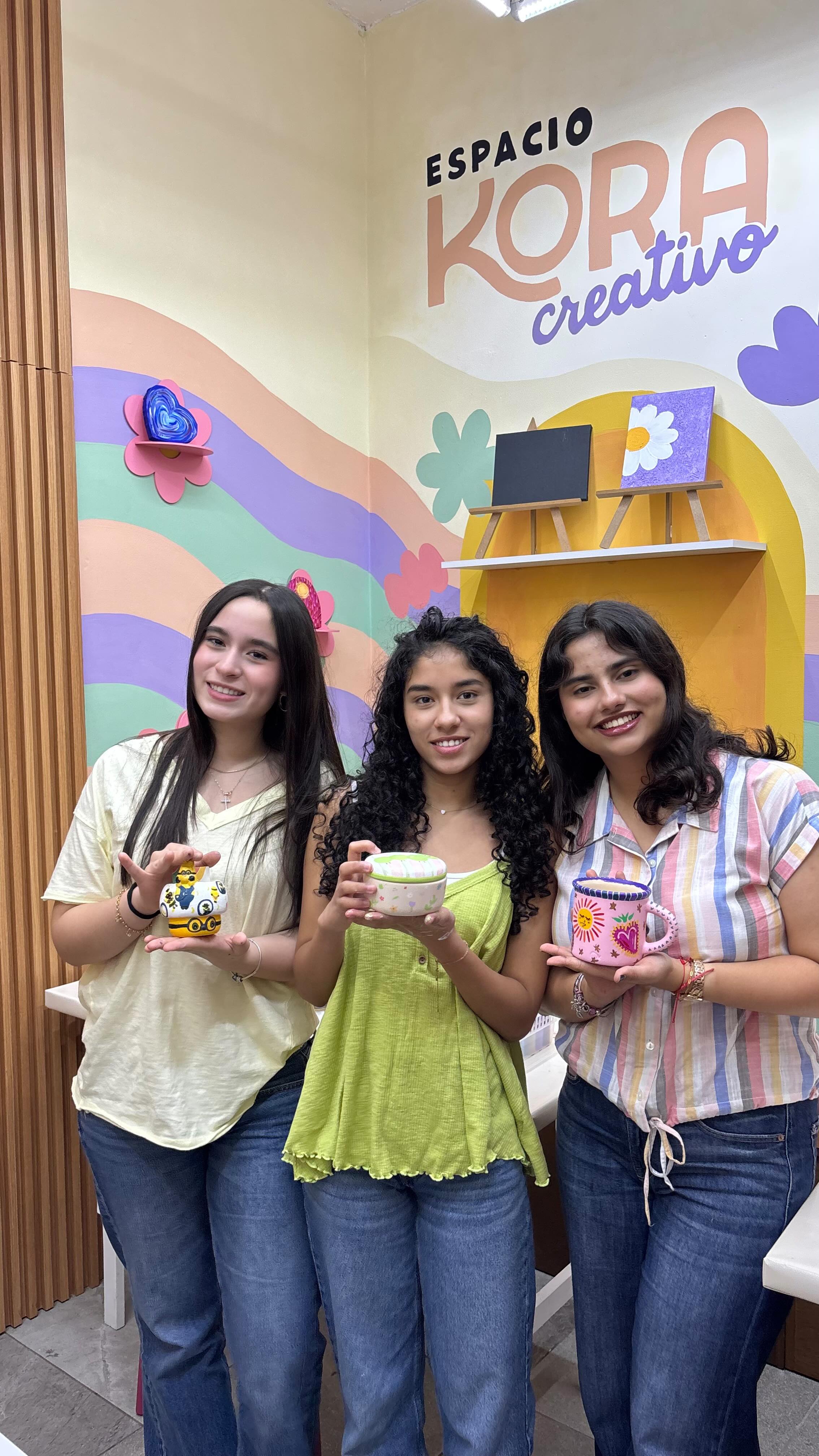 ¿Nunca has pintado? Este es tu lugar 🎨🖌️💅
Aquí no vienes a hacerlo perfecto, vienes a disfrutar y conectar con tu creatividad 💛
Tú eliges día, hora y actividad y nosotras nos encargamos de los materiales y de acompañarte en el proceso de creación ✨
Solo llega y crea en nuestro open studio🎨
🗓️ Martes a sábado
🕢 10:00 a 13:00 / 16:00 a 20:00
📍Martí entre Pedro de Alvarado y Pinzón
🖌️Pinta desde $250 (todo incluido)
*toma en cuenta nuestro horario para llegar con tiempo y realizar con calma tu actividad