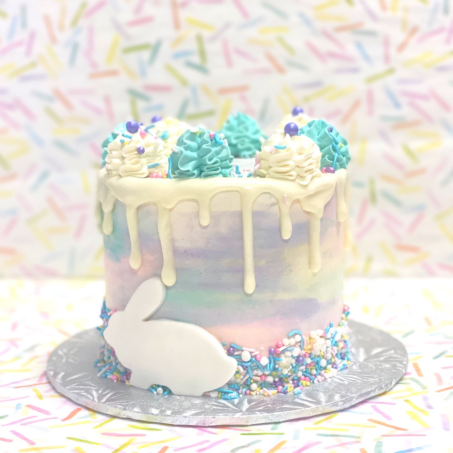 Easter is hopping up fast! 🐰🧁 Make sure to get your pre-orders in before they’re gone. Visit our website (link in bio) to order your favourite treats. 💛
#EasterBunnyCake #NutFreeBakery #MississaugaBakery #MississaugaEats #SaugaEats #GTAEats #TorontoDesserts #EasterCupcakes #EasterTreats #ButtercreamDesserts #SupportLocalGTA