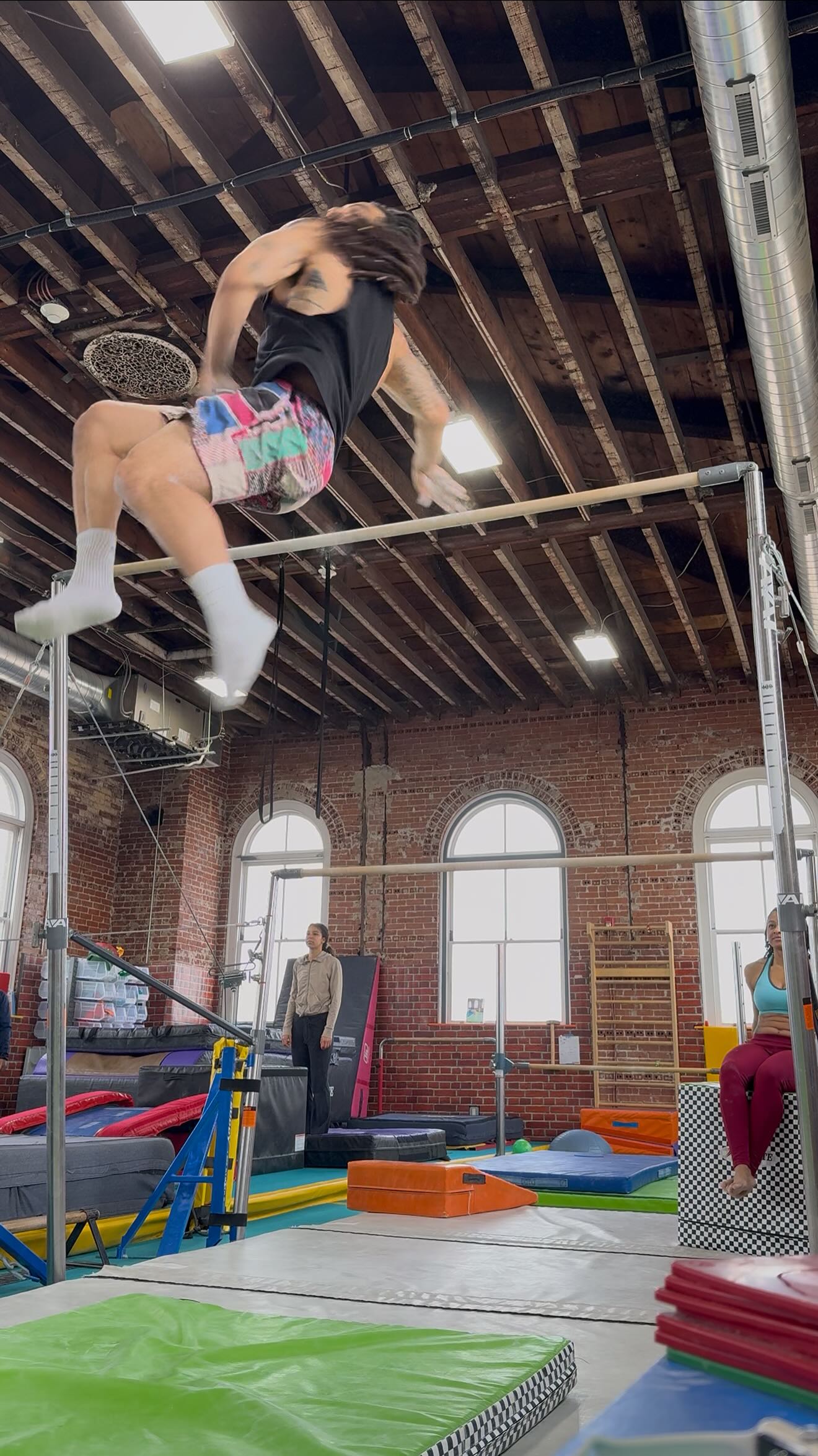 🔥 ADULT FREESTYLE CALISTHENICS CLINIC 🔥
Ready to level up your strength, control, and confidence? 💪�Join us for a high-energy session focused on bar work, bodyweight strength, and skill progressions—perfect for ALL levels.
Train your grip, core, and mobility on the pull-up bar with guidance from calisthenics athlete & coach Evan “OG” Harden.
📅 Fridays: March 27, April 10 & April 24�⏰ 6:45 PM�👥 Ages 18+
Whether you’re just starting or leveling up—this is your move.
#Calisthenics #AdultFitness #PullUpTraining #StrengthTraining #FlipOutProductions TrainHard