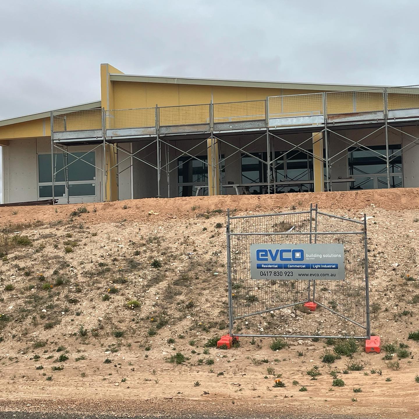 Check out Evco Building works in progress from a stunning outlook lock up & linings to concrete slabs down to an exciting modern 4bed land/house package for sale Collins St Ceduna - Watch this space 😎