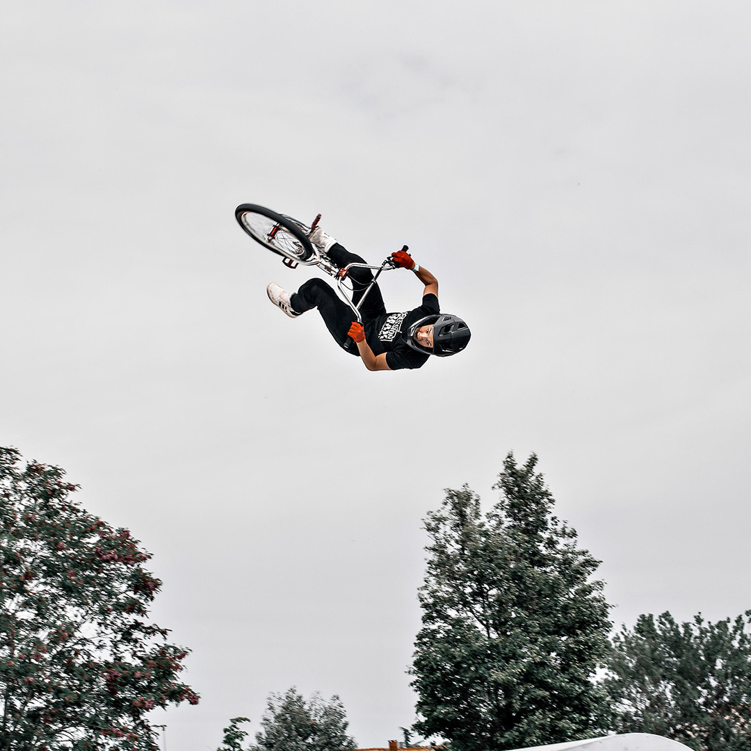 🚴🏻♀️ Shooting photo sport | BMX 📸
Au dessus des arbres ? Pratiquer le BMX demande un certain courage pour prendre de l'amplitude !
.
.
Abonnes-toi à @alainreynaudpictures
.
_______________________________
Suivez-nous :
🌍 Notre site : https://www.indecomprod.fr/
🔹 Facebook: https://www.facebook.com/alainreynaudpictures
🔺 Instagram : https://www.instagram.com/alainreynaudpictures
______________________________
#AgenceAudiovisuelle #RéalisationAudiovisuelle #Photographe #photographesportif #sportphotographer #sportphotography #reportagephoto
#bmx #bmxlife #shootingphoto
#occitanie_focus_on