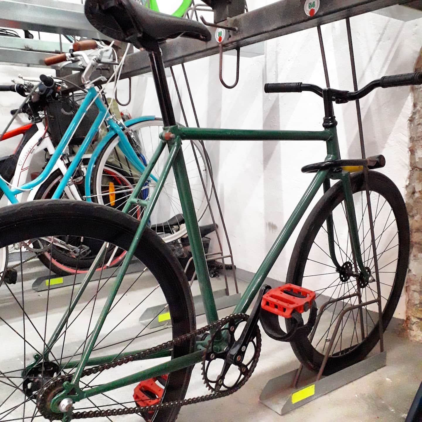 Hola,
Servicios y precios;
Skyb en Barceloneta está creado con el fin de guardar la bicicleta de forma fácil y segura, fomentando así, el uso habitual de la bicicleta en Barcelona, el deporte y bienestar físico, mental.
- Disponible 24h
- Plazas de aparcamientos exclusivas numeradas
- Anclajes de seguridad en cada plaza de aparcamiento
- Puerta motorizada
- Puerta reja de seguridad
- Cámaras de vídeo visión directa 24hs, 365 días al año, Non Stop. Audio, Fotografía
- Sistema de iluminación blanca, por detectores de movimiento
- Seguro por robo
Todos los medios tecnológicos para guardar tu bicicleta de forma fácil y segura, evitando robos, deterioro, ganando espacio en tu piso y así poder tu bicicleta ideal. Puedes pasar y ver como funciona
Precio: 16€ Mes + 16€ Fianza (Se devuelve). Se firma un contrato, estancia mínima es 30 días y debes pagar los días 7 de cada mes, aportando una cuenta bancaria.
Dirección parking: Sant Elm, 4.
Oficina Privada
Skybicicletas@gmail.com
Facebook: Skyb.parking
Web: http://www.skyflats.es/skyb
#barcelona #biciocasionbarcelona #bicibarcelona #bicingbarcelona #barcelonaenbici #barcelonacity #barcelona_cat #barcelona_world #barc #barcelonabeach #ciclismo #bici #cycle #bikelife #roadbike #sport #bicicleta #barcelona #ciclista #instabike #instacycling #barcelonetabikes