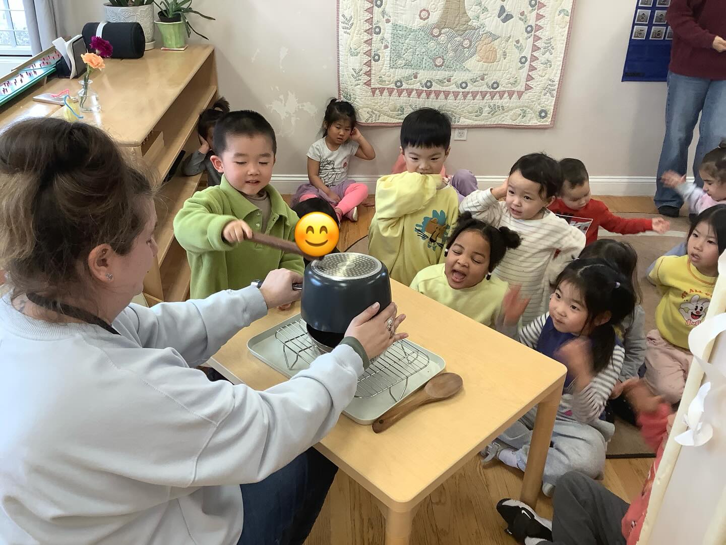 After School Highlight✨
Sound waves- children engaged in an experiment to see how sound waves work. They learned that vibrations move through the air and travel to become the noise we hear. As the children used a mallet to bang against the pot, the rice that was placed on plastic looked like they were dancing caused by the vibration. 🔊🌊
#sunrisemontessorinatick #afterschool #soundexperiment #science