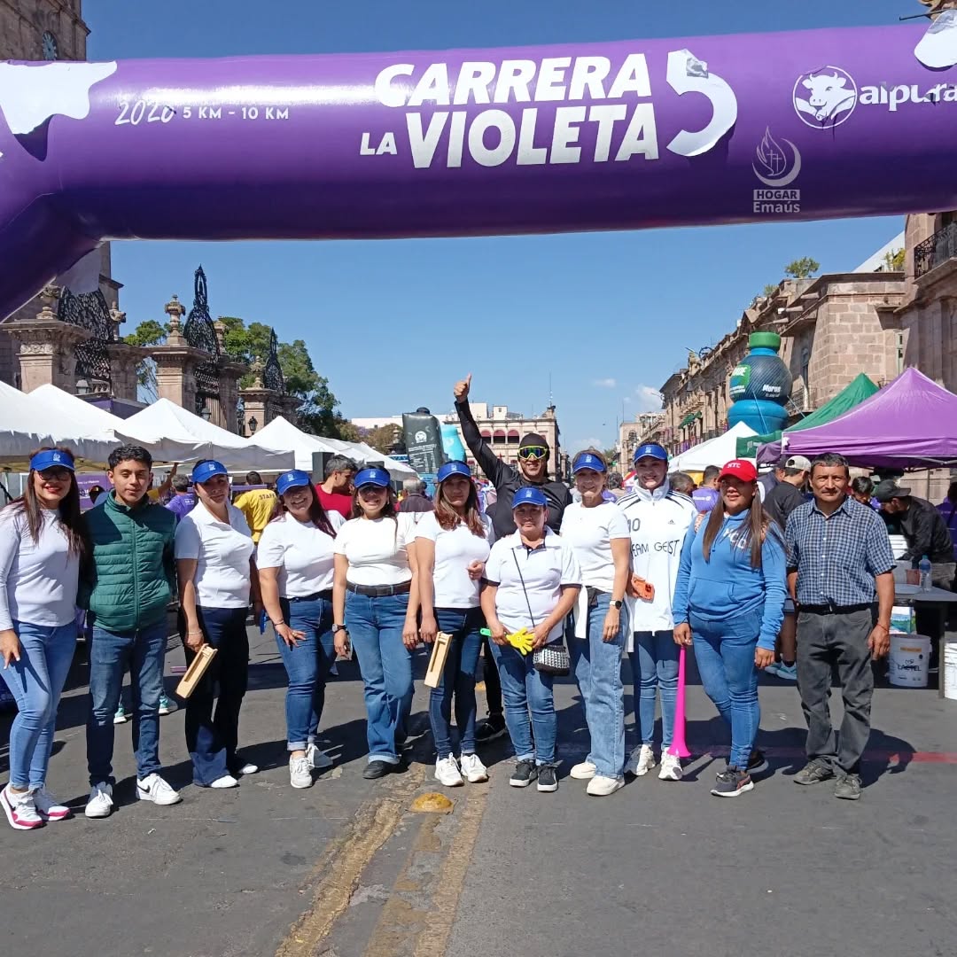 En Hogar Emaús queremos compartirles que el pasado domingo 22 de marzo se llevó a cabo la quinta carrera LA VIOLETA, un evento lleno de energía, solidaridad y esperanza. 💜
Nos sentimos profundamente agradecidos de haber formado parte de esta iniciativa que une a la comunidad por una buena causa.
Gracias a la participación de todas las personas que se sumaron, se logró reunir un donativo, el cual será de gran ayuda para continuar apoyando a quienes más lo necesitan. 🙌
Cada paso dado en esta carrera representa una oportunidad para cambiar vidas, hoy podemos decir que juntos estamos haciendo la diferencia.
Porque ayudar a los demás… "Es cuestión de humanidad". 💜
