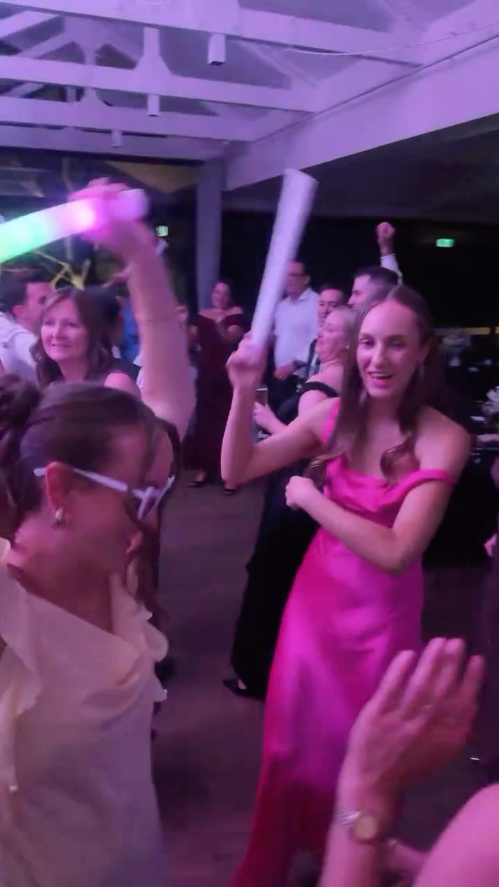 The crowd for Georgia & Liam’s wedding did NOT stop! 🙌🪩
#melbourneweddingdj #weddingdj #melbournewedding #bonkers