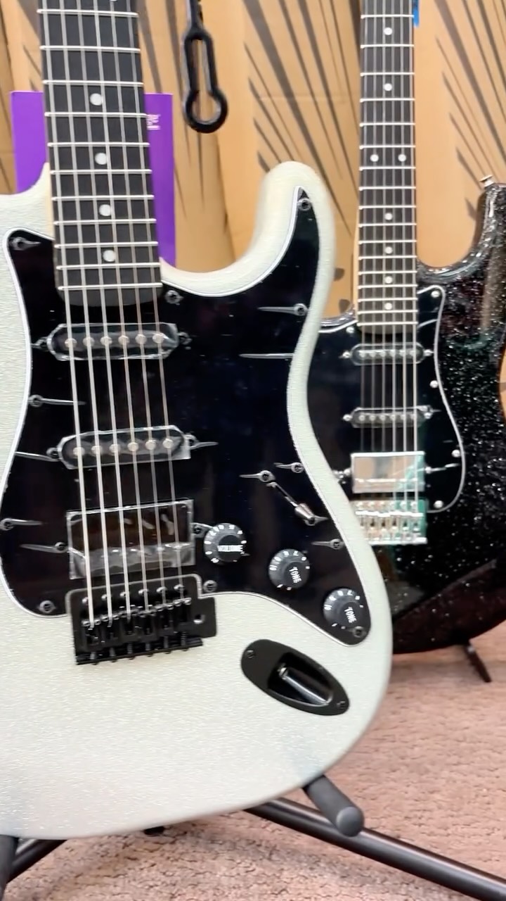 ⚔️ Elas voltaram! 🔥
Seizi Fun Katana Musashi já está disponível novamente na Carioca e com novas cores.😍
Visual insano, conforto na pegada e um timbre que vai do clean ao pesado sem esforço 🎸
E o melhor: já acompanha bag oficial Seizi 🎒
Mais proteção e praticidade pra levar sua guitarra pra qualquer lugar!
🚨 Corre porque já sabe… acabou, só na próxima reposição!
📲 Chama no direct