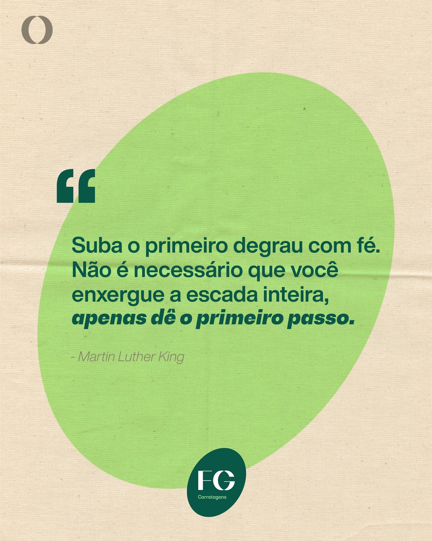 Você sabe por que a gente começa toda semana com uma frase? 💭☝🏻➡️ Porque acreditamos que 1 pequeno gesto pode mudar o rumo de toda a nossa história.
Quantas vezes deixamos de começar algo porque queremos ter tudo controlado, todos os caminhos mapeados, todas as respostas antes da pergunta? A verdade é que o medo do futuro não se vence com certezas, mas com a coragem de dar um passo de cada vez.
A escada só se revela enquanto você sobe. O próximo degrau aparece quando você já está firme no anterior. O importante não é ver o topo agora, é não ficar parado no chão.
Dê o primeiro passo hoje. Mesmo que pequeno. Mesmo que sem garantias. O resto se constrói no caminho. 🚀 uma frase não pode sozinha mudar nada, mas ler uma história legal pode fazer você enxergar novas perspectivas. Boa semana pra gente!? Bora juntos!?
#Motivação #MartinLutherKing #Coragem