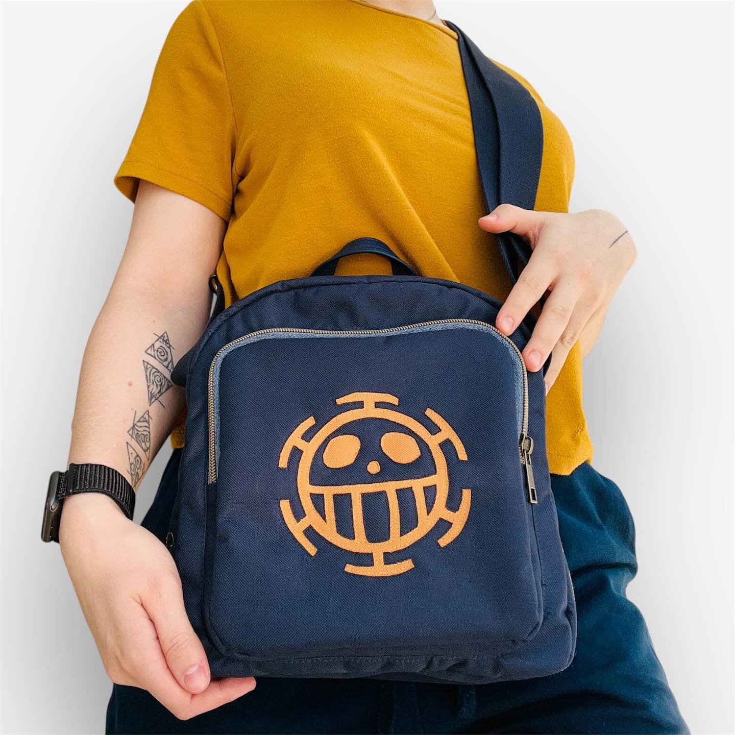 Diese Animetasche☠️💛💙 ist eine Sonderanfertigung für eine Kundin gewesen und kam so gut an, dass sie ab jetzt auch im Onlineshop 🛍️manudesign.ch🛍️ zu haben sein wird!🤩🤗
Falls du ebenfalls Interesse an einer Wunschtasche haben solltest, dann schau gerne auf manudesign.ch unter der Sektion "Wunschtasche" vorbei und kontaktiere mich!☺️
#manudesign #handmade #smallbusiness #smallbusinessowner #smallbusinesssupport #bagslover #handarbeit #schweiz #switzerland🇨🇭 #swissmade #swisshandmade #pratteln #selfdesign #womansmallbusinessowner #umhängetasche #animeartist #bellybag # #selbstgemacht #prettybag #prettybags #animeedits #bagforwomen #bagformen #unikat #träumewerdenwahr #pirates #cotton #stitch