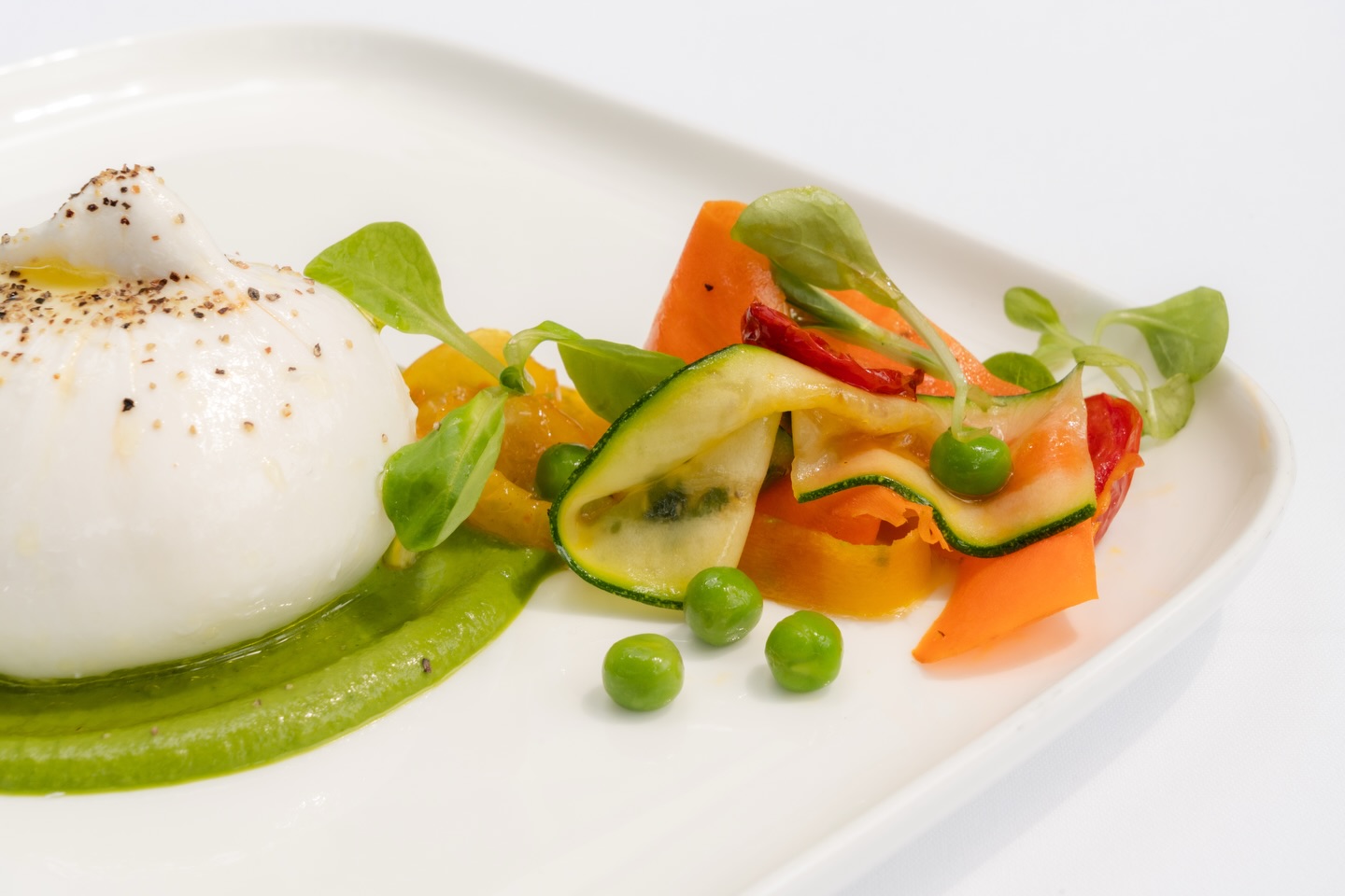 Burrata di Bufala
A moment of quiet indulgence ✨
imported buffalo burrata, paired with seasonal vegetables
and finished with a delicate dressing that enhances every nuance.
Understated. Refined. Effortless.
•••
#saluteristorante #palmbeachdining #italianelegance #michelinstyle #palmbeachfl