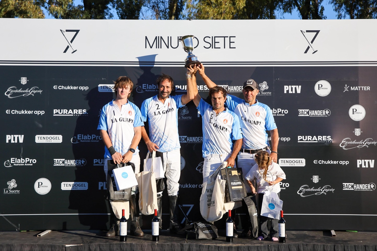 La Guapa se queda con la Weekend Cup 🏆
La Pausa venció a Salvador Gaviota 6–4
y La Guapa cerró con un 8–4.5 frente a Los Cocos para llevarse el título
✨ MVP: Alejo Badano
🐎 Best Playing Pony: Ilusa, jugada por Sebastián Petracchi
👤 Best Playing Patron: Conrado Cancio
Felicitaciones a La Guapa y gracias a todos los equipos por una gran Weekend Cup 🙌