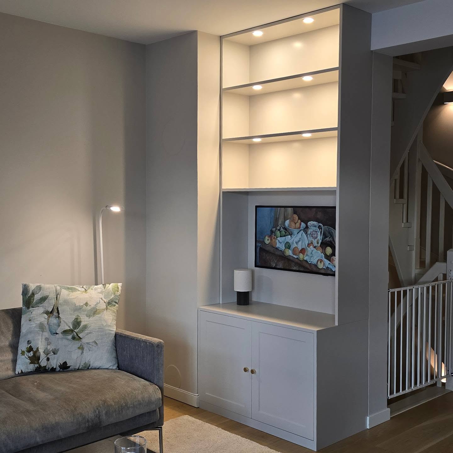 Bokhylle med integrert belysning tegnet av @mjaasethmnil 😊
.
.
.
#interiør #stue #møbler #furniture #livingroom