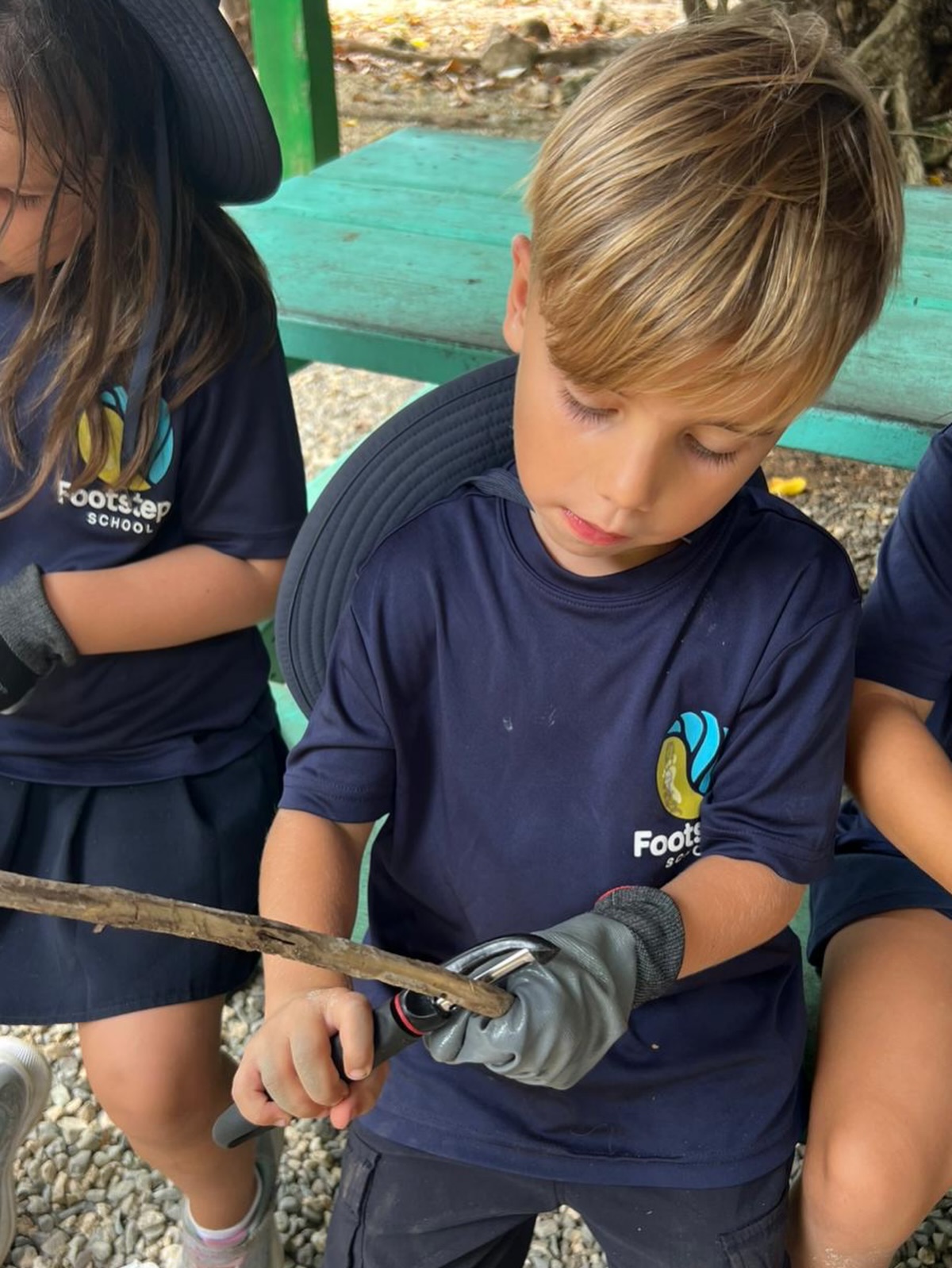 An amazing week of outdoor learning, with so many skills explored and enjoyed. From whittling sticks and hammering nails to building hermit crab shelters, as well as practising mindfulness and meditation and enjoying a visit from our RCIPS K-9 dog unit. We truly love learning outside and making the most of our island’s beautiful surroundings. We are so very lucky! 🩵